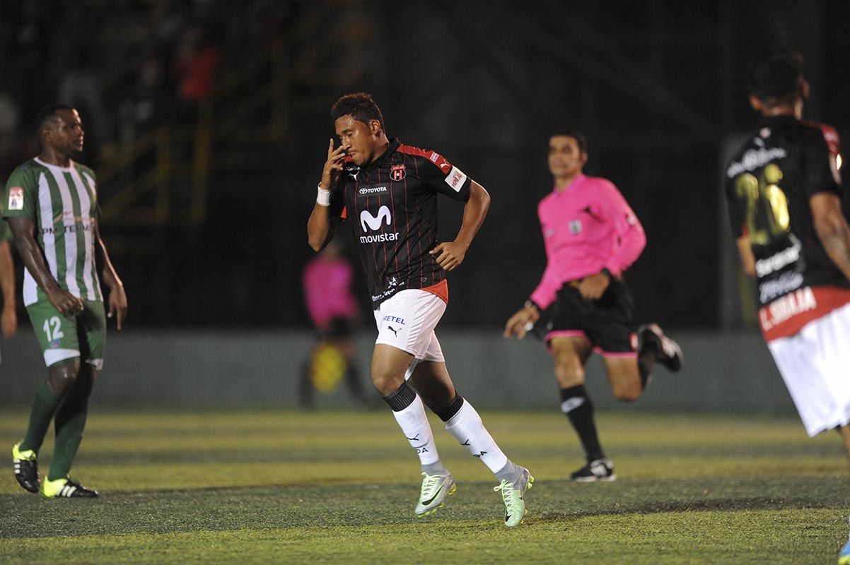 José Guillermo Ortiz no marcaba un gol desde que le marcó a Saprissa en la semifinal del Verano 2016.