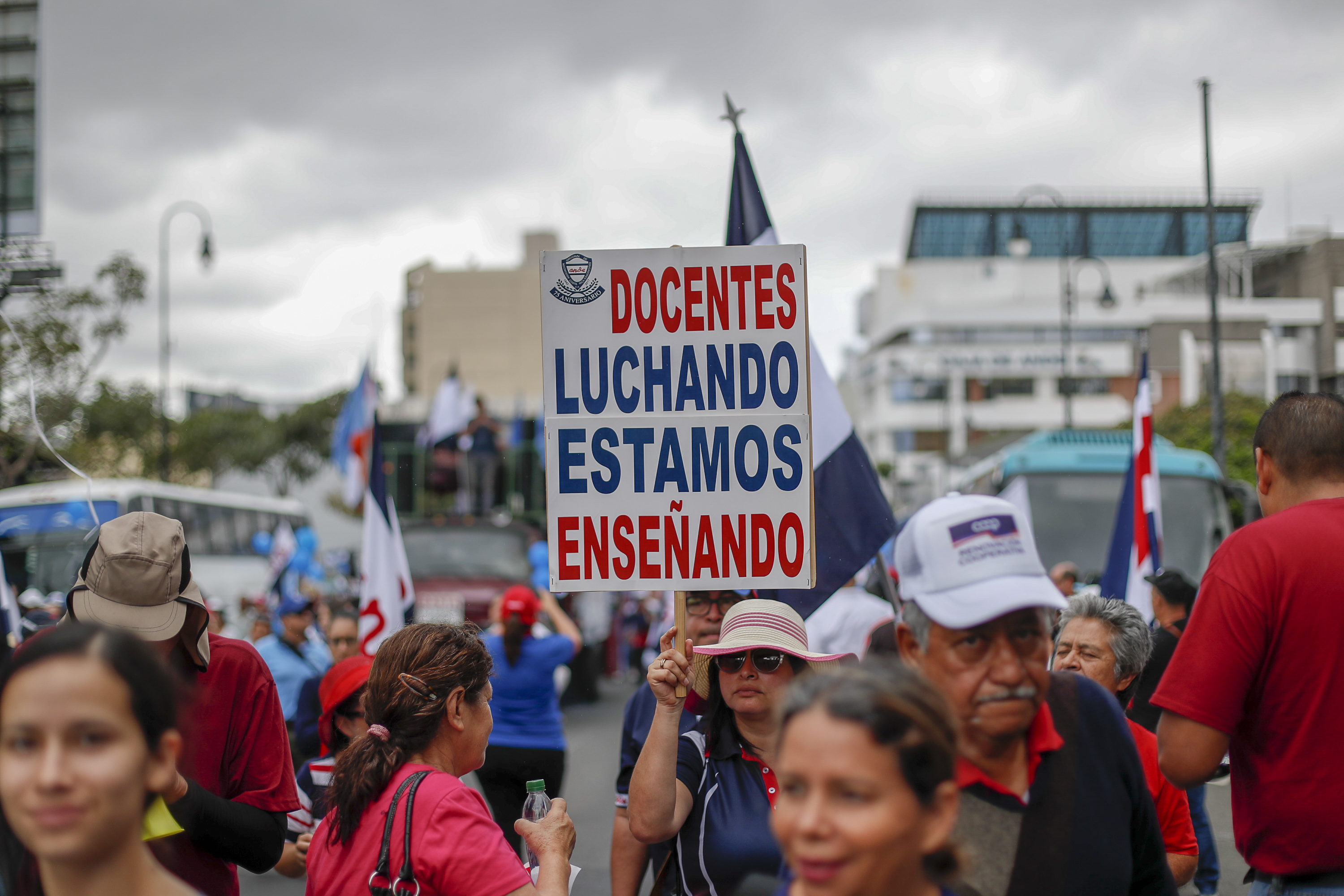 25/04/2018, San José, recorrido por las escuelas de San José para ver la afectación que tiene la huelga convocada por los sindicatos. Fotografía José Cordero