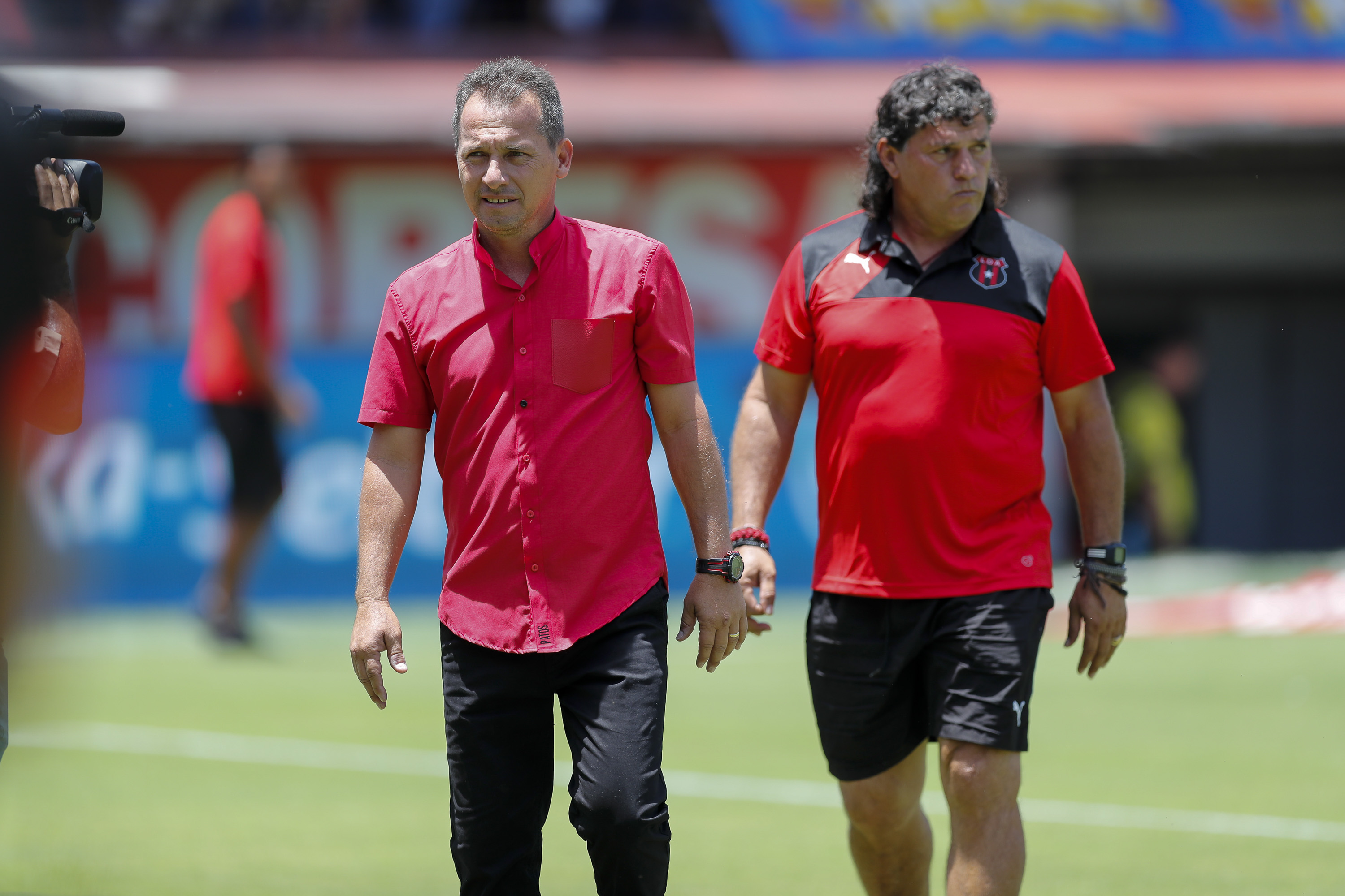Mauricio Montero dejó de ser el asistente del Pato.