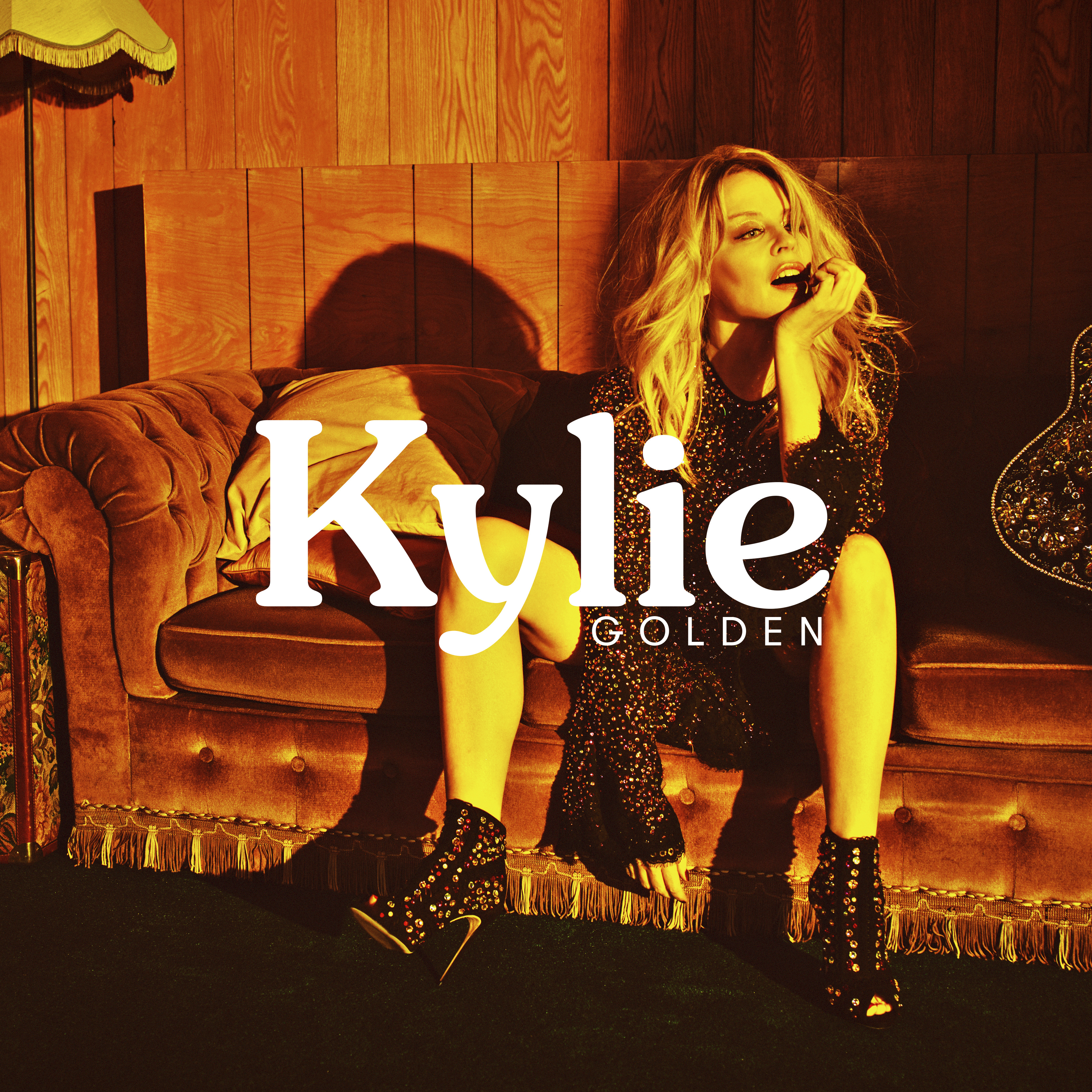 Este imagen lanzada por BMG muetra la cara de "Golden," el nuevo lanzamiento de la australiana Kylie Minogue.