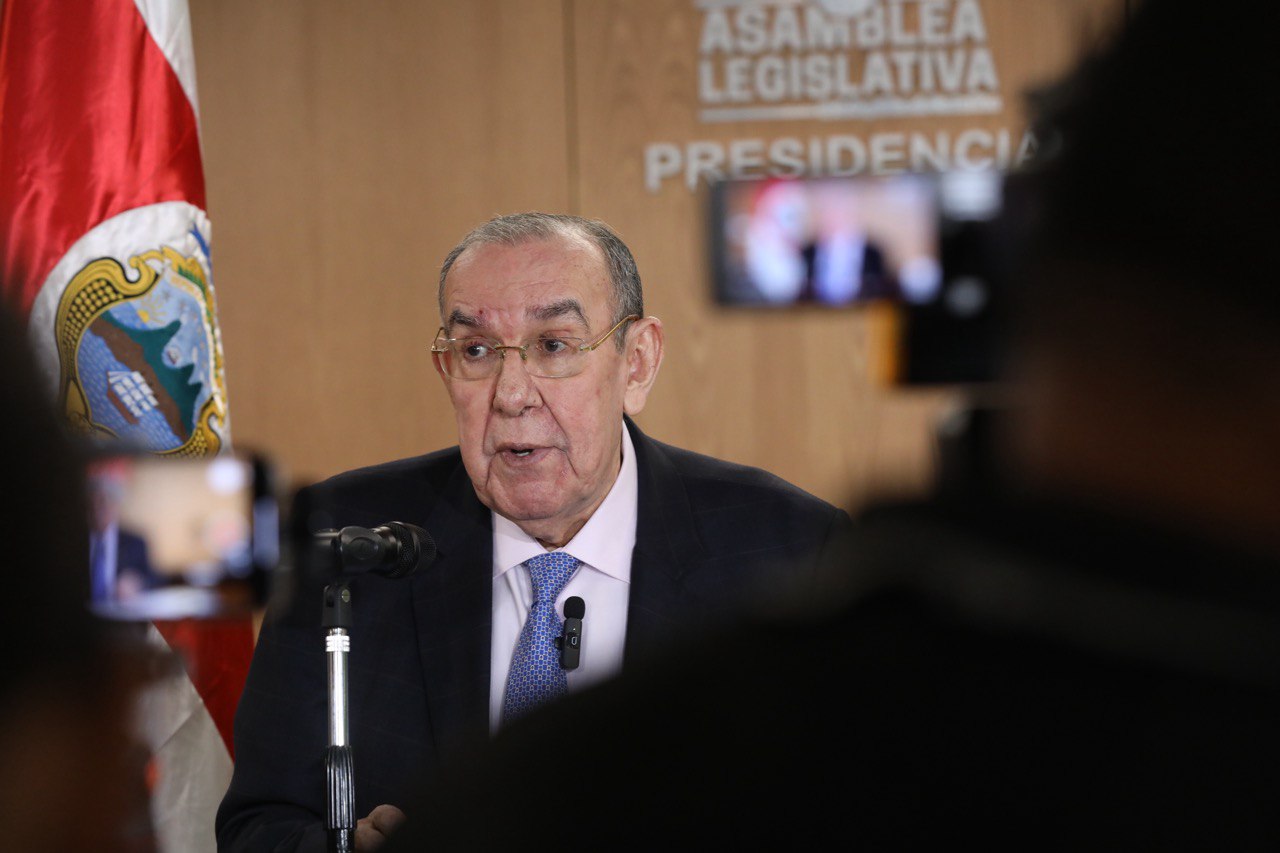El presidente del Congreso, Rodrigo Arias Sánchez, defendió la solidez de la democracia costarricense y rechazó que sea una dictadura. Foto: Asamblea Legislativa