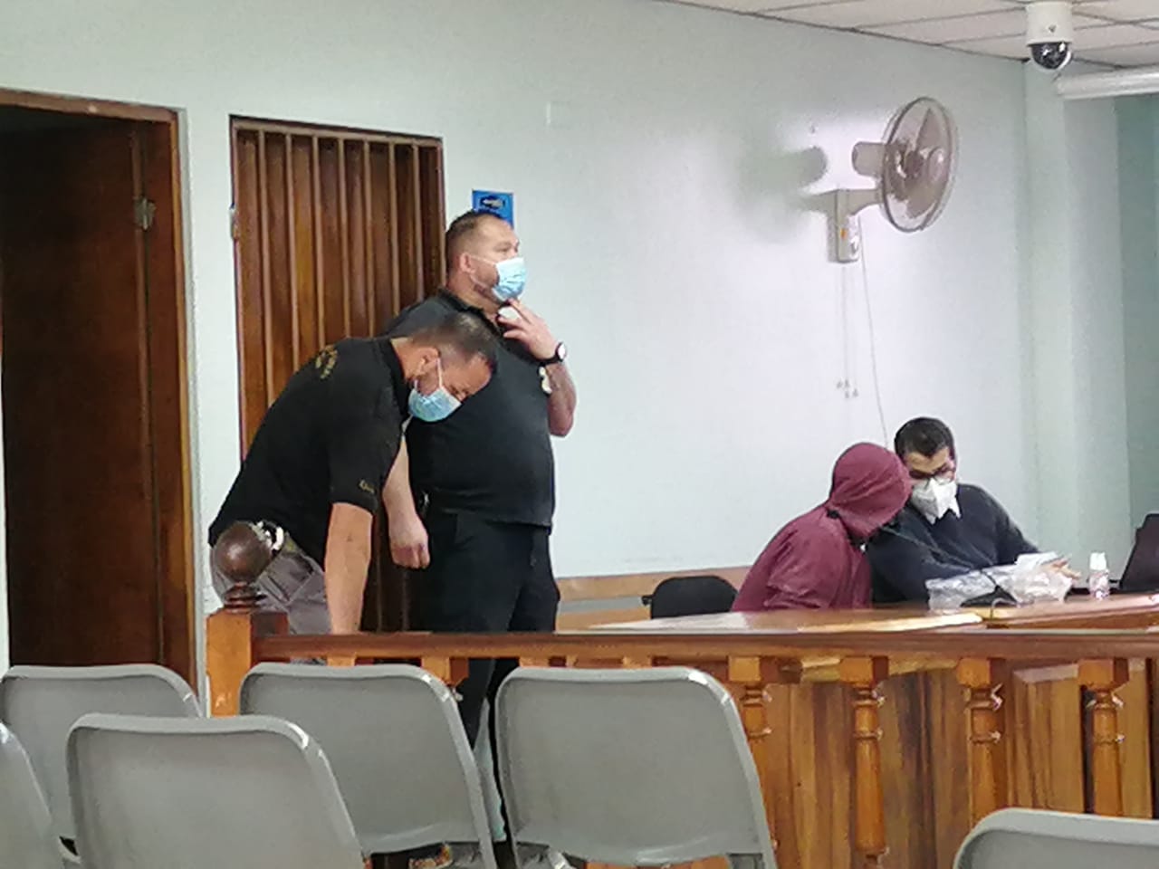 La defensa de Sánchez Ureña ofreció este lunes un video donde, supuestamente, se observa una revisión del vehículo del hombre hecha de manera previa al decomiso de este.