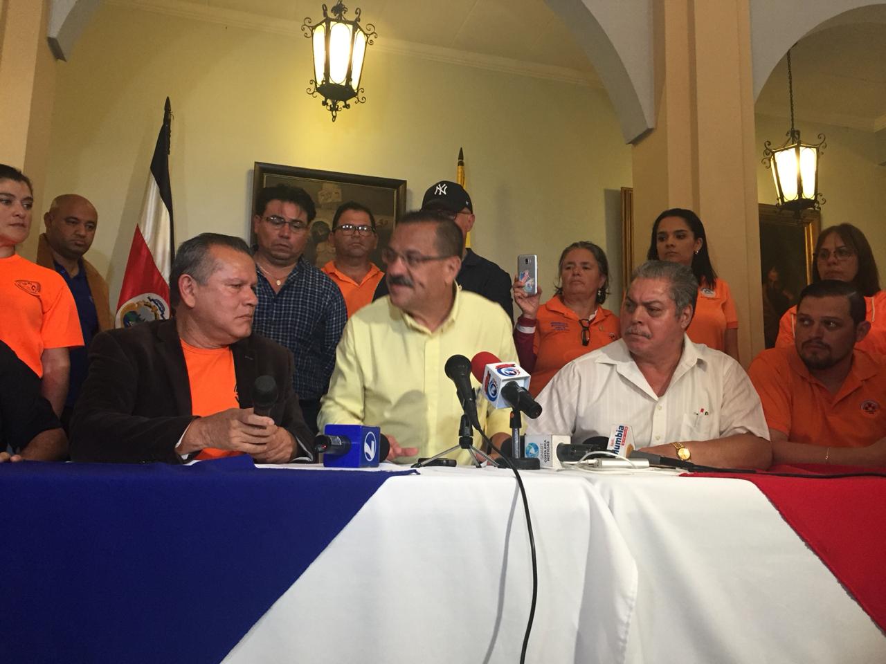Sindicalistas rechazan acuerdo. Así lo manifestaron la tarde de este domingo, entre ellos Albino Vargas, secretario general de ANEP. Fotografía Gustavo Arias
