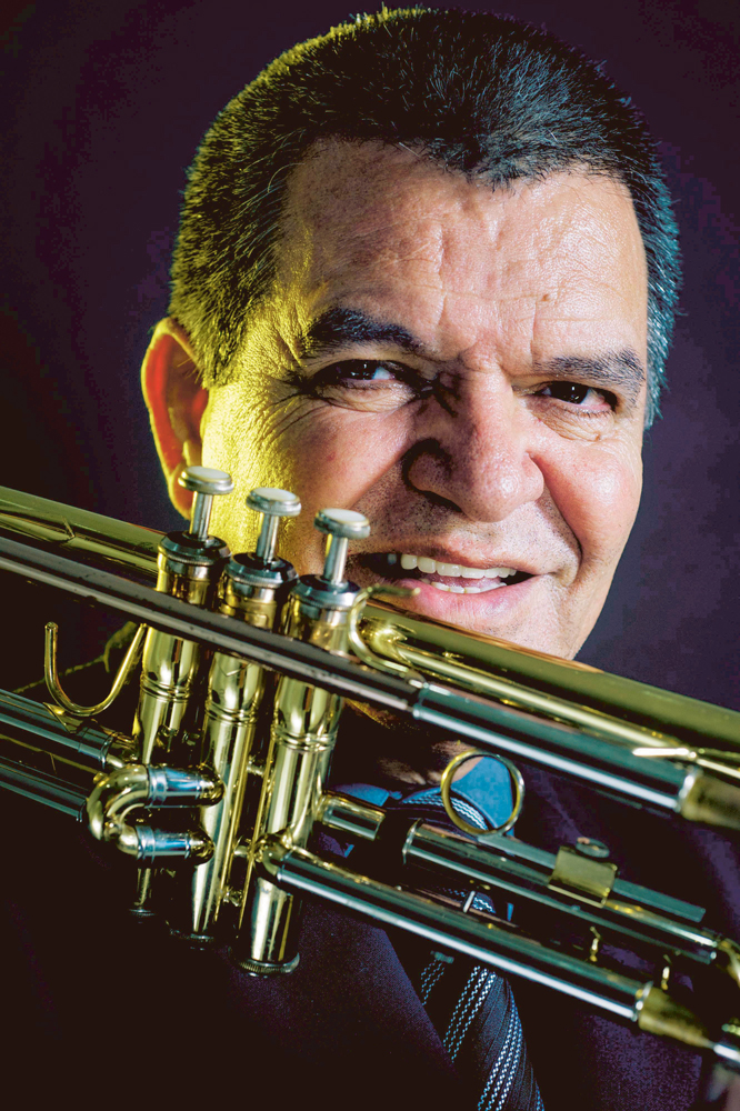 Kike de Heredia | TIENE 63 AÑOS Y SIGUE INTERPRETANDO SU MÚSICA, AHORA CON UN MENSAJE MUCHO MÁS POSITIVO Y LLENO DE AMOR. FOTOGRAFÍAS: MARCELA BERTOZZI.
