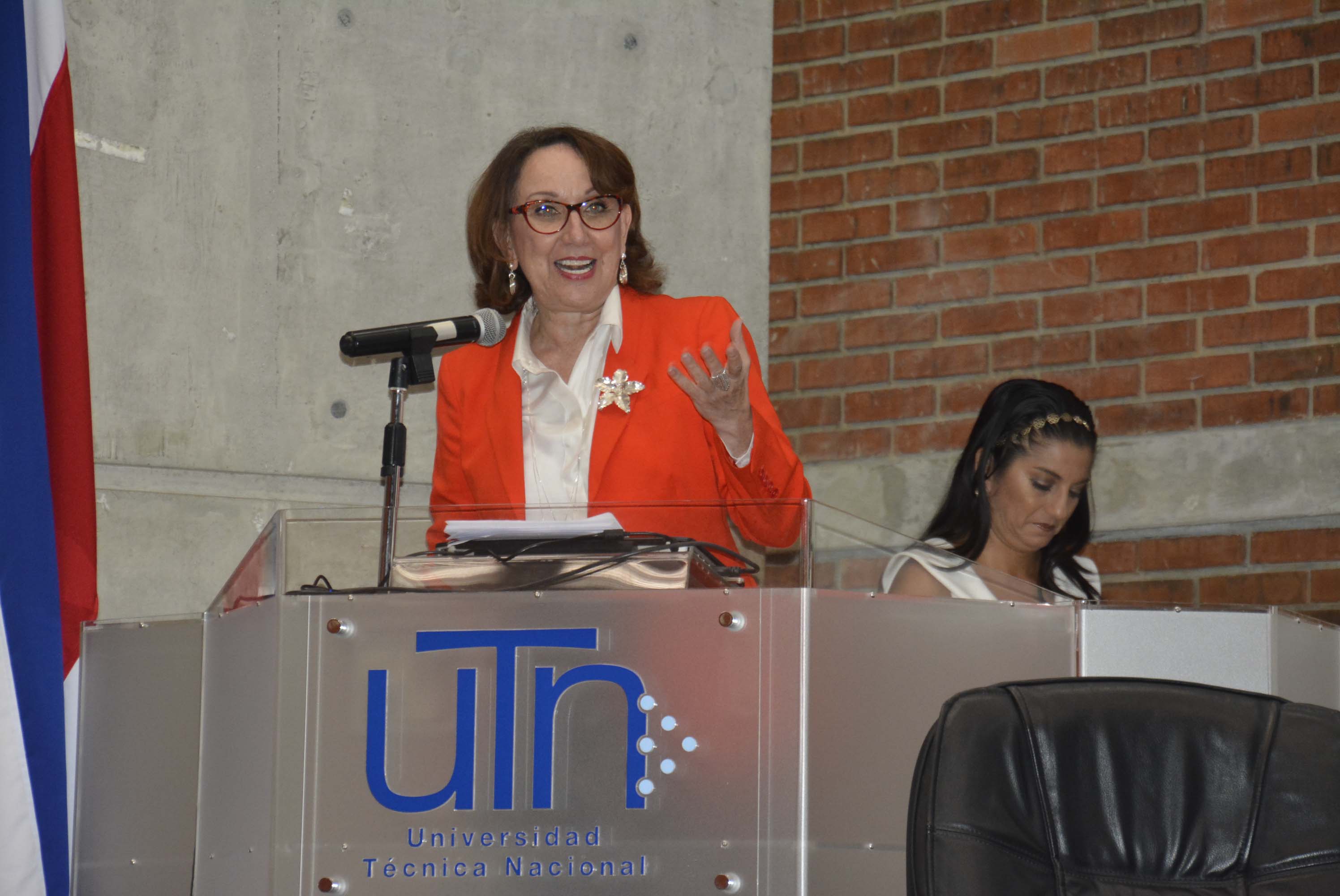 Rebeca Grynspan durante la clase inaugural de la Universidad Técnica Nacional. Foto: Francisco Barrantes