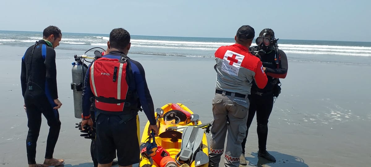 La Cruz Roja Costarricense continúa la búsqueda de un hombre de 42 años que desapareció la tarde del pasado viernes 10 de octubre en el sector de playa Matapalo, en Sardinal de Guanacaste.