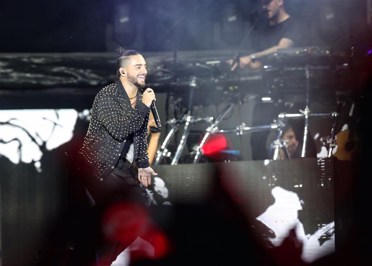 Con cada movimiento Maluma provocó que sus fanáticas se derritieran.