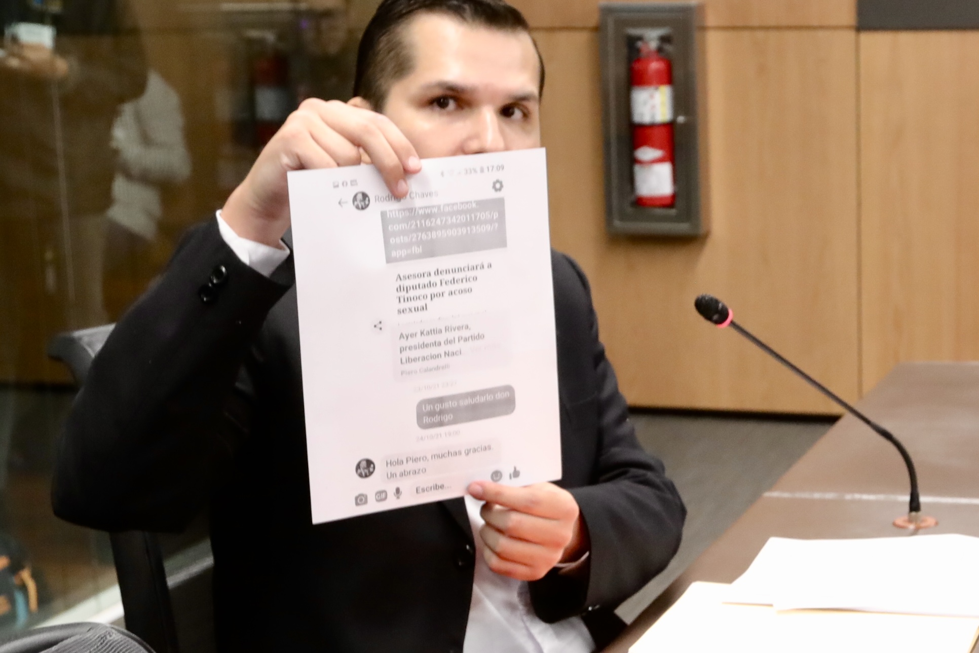 11/01/2023 El trol Alberto Vargas Zúñiga conocido como Piero Calandrelli, a la comicio de la asamblea. Foto Alonso Tenorio