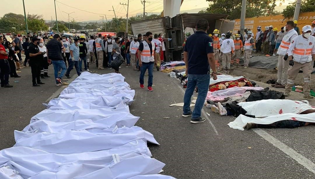 EDITORS NOTE: Graphic content / Handout photo provided by the Red Cross showing the bodies of migrants who died in an accident in Tuxtla Gutierrez, state of Chiapas, Mexico, on December 9, 2021. - At least 49 migrants died Thursday after a trailer in which they were traveling clandestinely crashed into a retaining wall and overturned on a highway in the southern Mexican state of Chiapas, state prosecutors said. (Photo by Red Cross of Chiapas State / AFP) / RESTRICTED TO EDITORIAL USE-MANDATORY CREDIT - AFP PHOTO / RED CROSS OF CHIAPAS STATE - NO MAFRKETING - NO ADVERTISING CAMPAIGNS - DISTRIBUTED AS A SERVICE TO CLIENTS