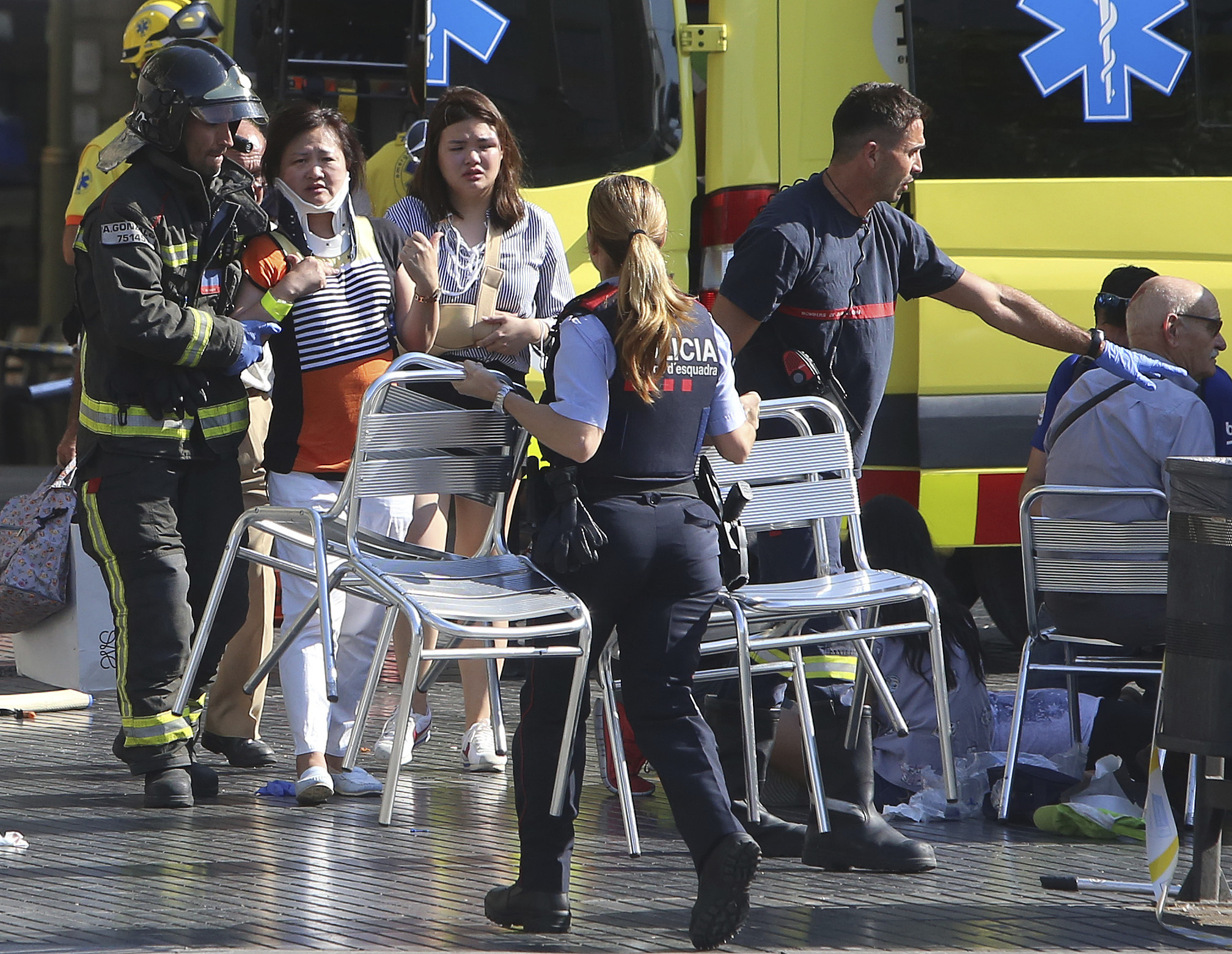 Una camioneta atropelló a varias personas en la histórica zona de Las Ramblas en Barcelona, el jueves 17 de agosto del 2017.