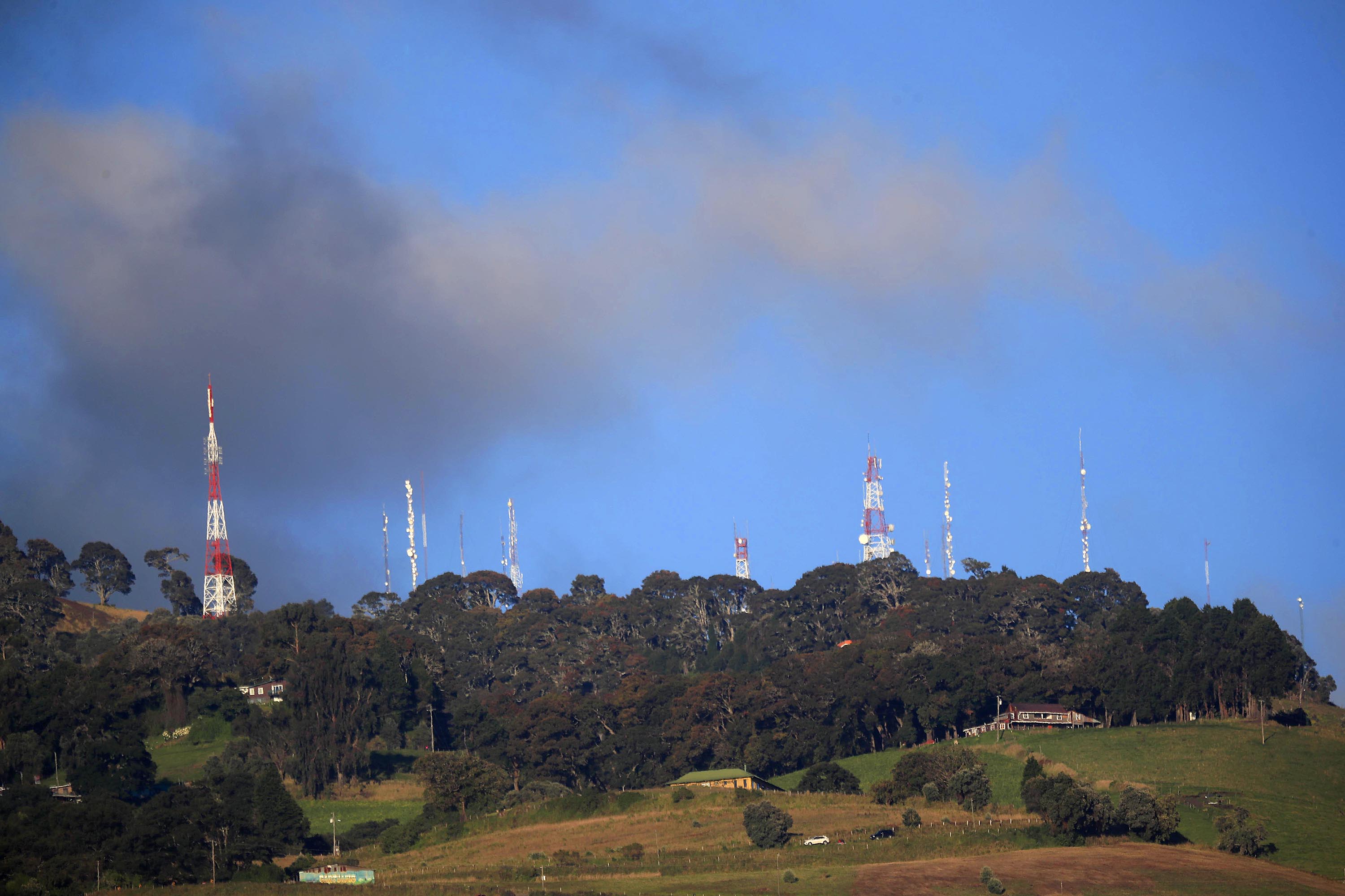 06/12/2022 Volcán Irazú. Antenas y torres de transmisión. Para temas relacionados con telecomunicaciones; medios electrónicos; tecnología; telefonía; comunicación.