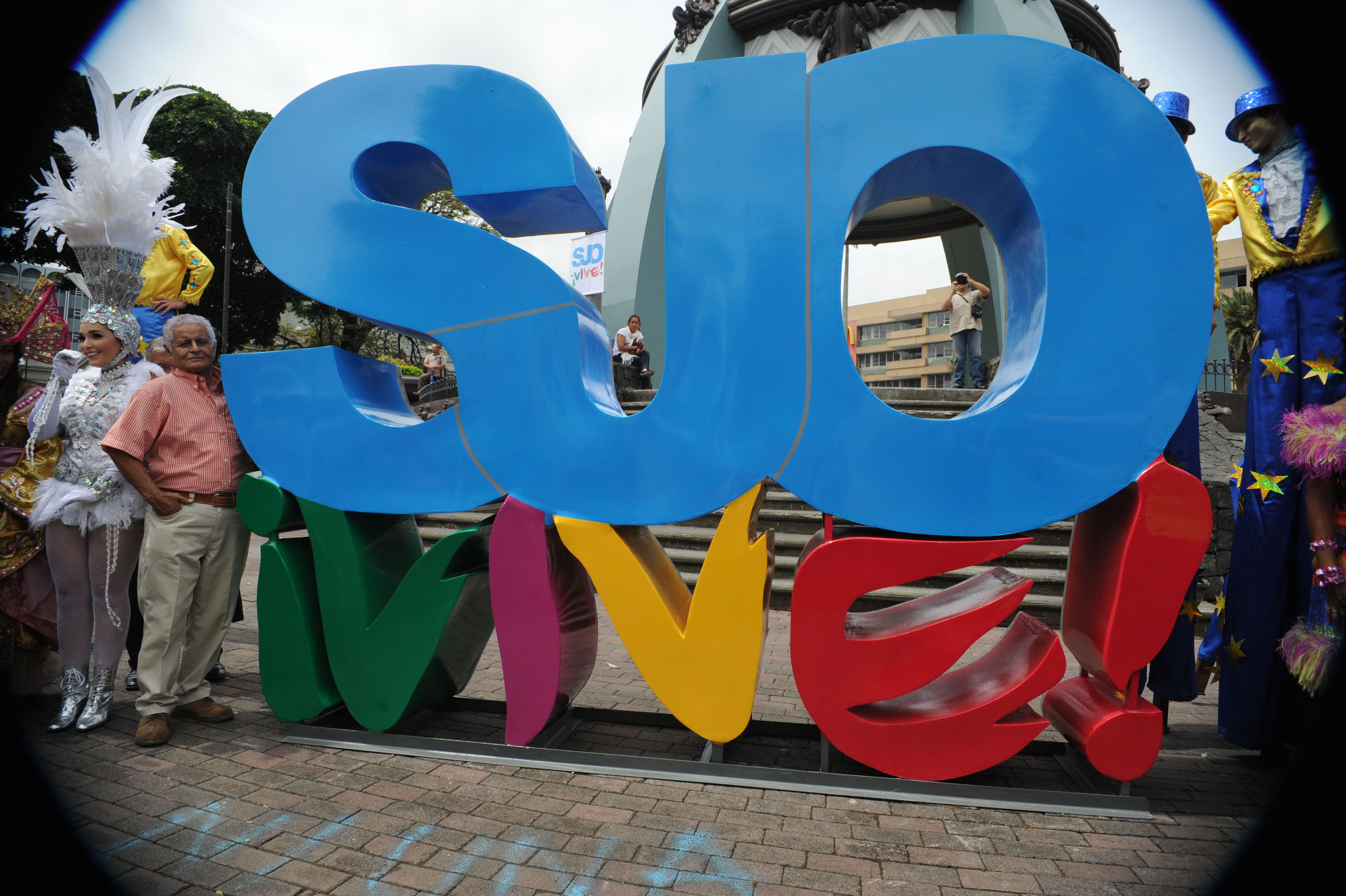 Develación de la escultura SanJosé Vive, como parte de marca ciudad, impulsada por la municipalidad de San José y su Alcalde Johnny Araya.