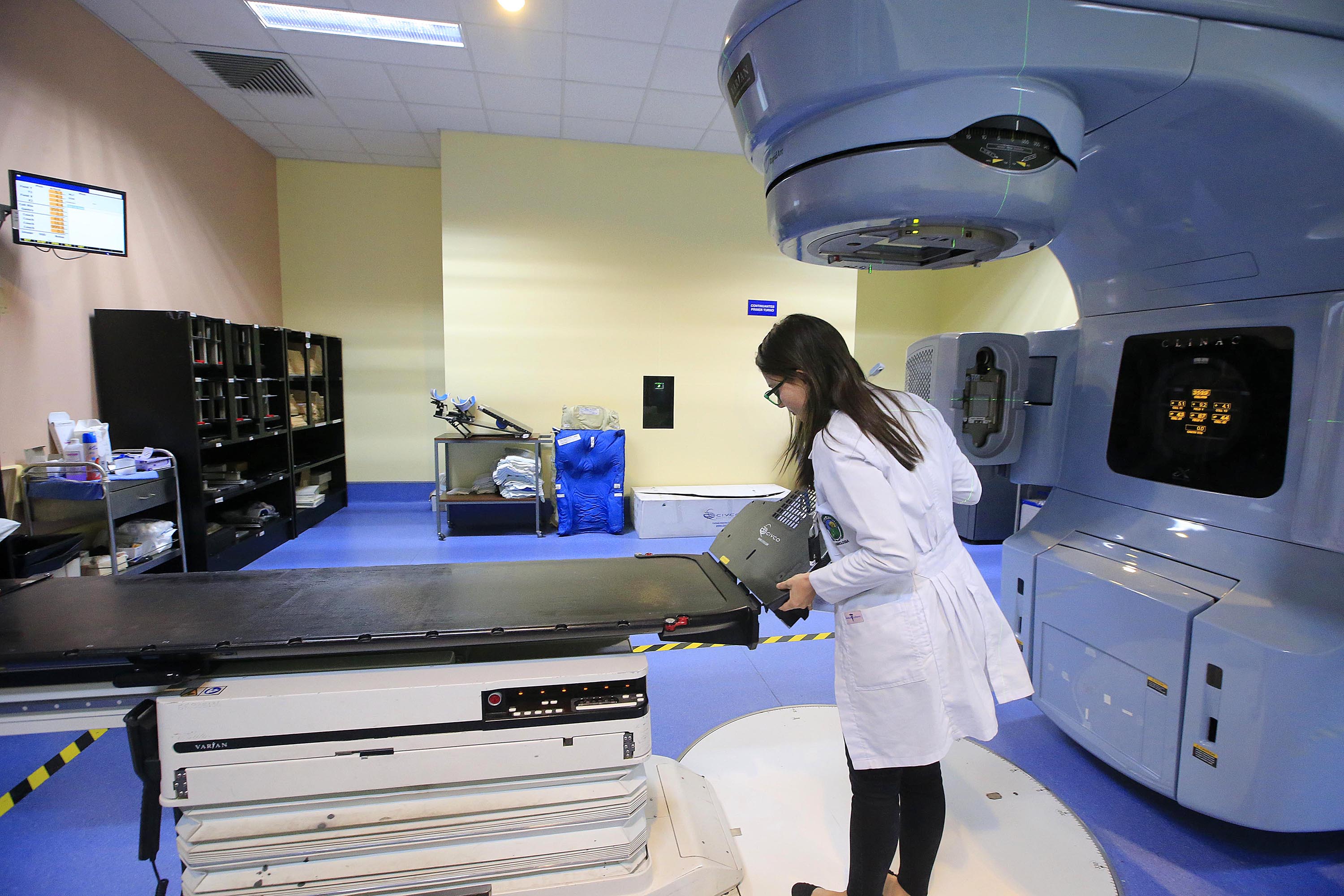14/01/2019 Hospital México. Aceleradores lineales, en Radioterapia. La imagenóloga Paola Salas, trabajaba en el Acelerador VARIAN 4. Foto: Rafael Pacheco