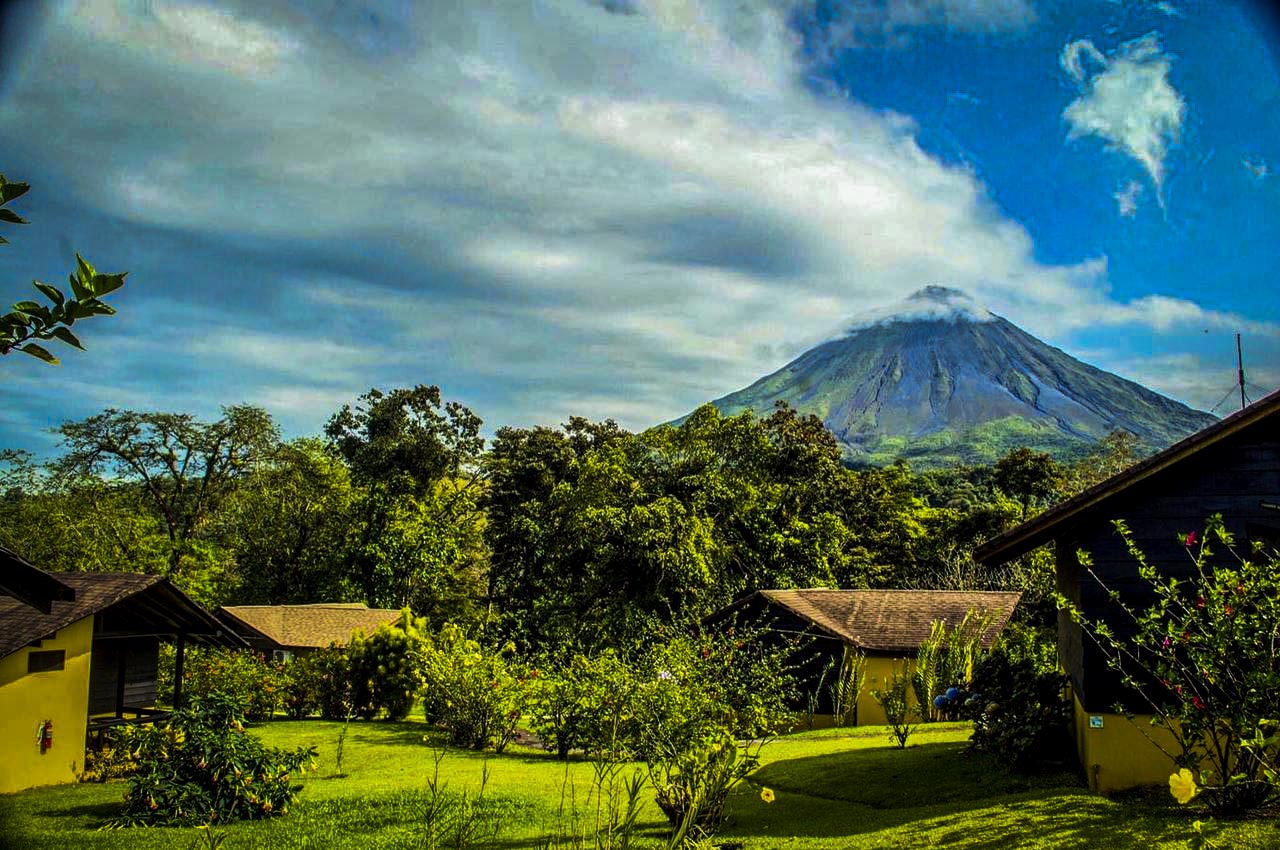 El hotel Campo Verde, en La Fortuna de San Carlos, se ha adaptado a la nueva modalidad de turistas: los teletrabajadores nacionales y los nómadas digitales extranjeros. Una de sus principales apuestas es una buena conexión a Internet. Fotos: cortesía de Hotel Campo Verde.