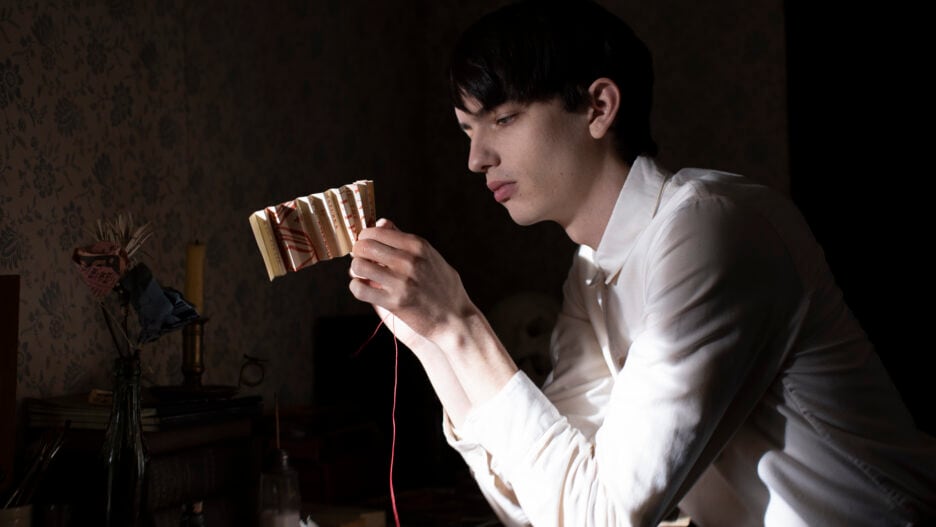 Kodi Smit-McPhee es uno de los puntos altos del filme. Su actuación es espectacular como el atribulado Pete. Foto: Netflix