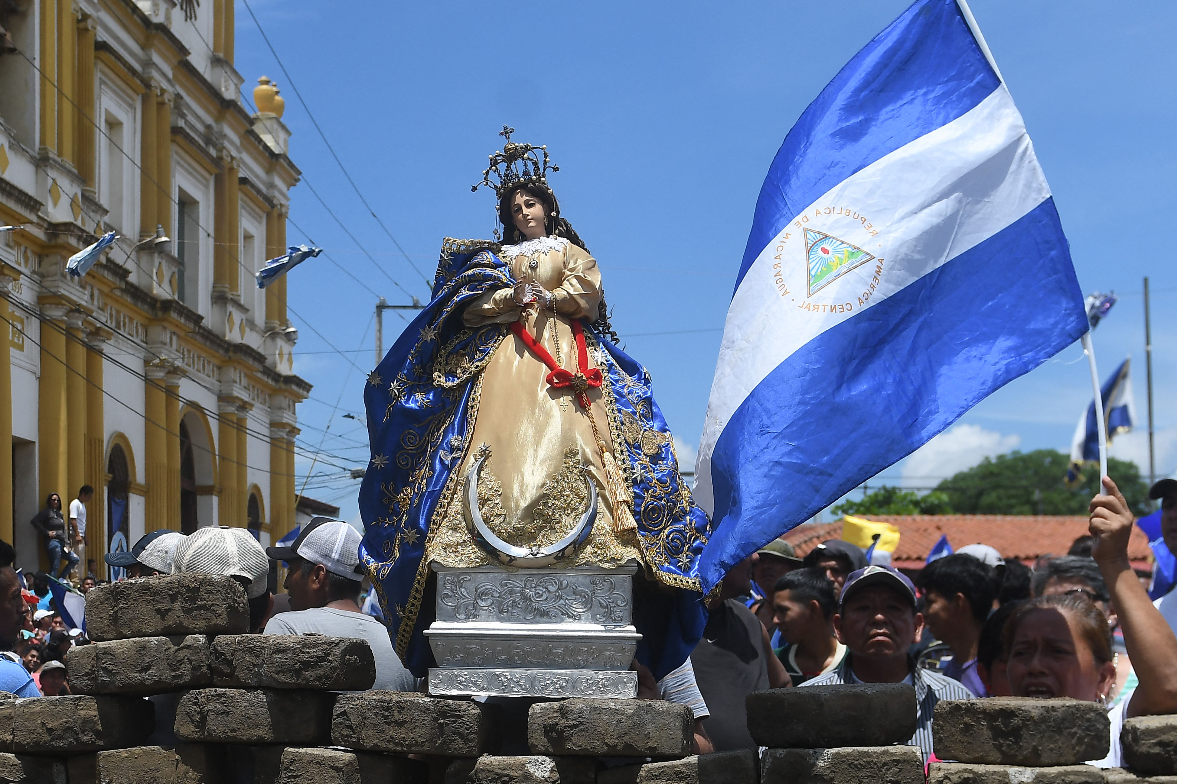 El jueves 14 de noviembre de 2024, opositores y medios en el exilio informaron que el gobierno de Daniel Ortega expulsó a Guatemala al obispo Carlos Herrera, presidente de la Conferencia Episcopal de Nicaragua (CEN), versión que fue confirmada a la AFP por fuentes religiosas.