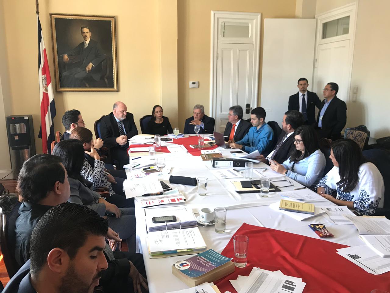 01/02/2019. La Comisión Presidencial de Reforma del Estado se reunió esta mañana con la comisión especial legislativa queuna reforma al Reglamento de la Asamblea Legislativa. Foto: Presidencia.