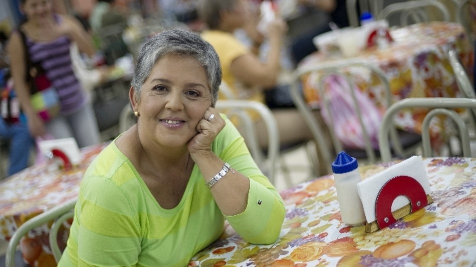 Eleonora Nono Antillón periodista y presentadora de televisión