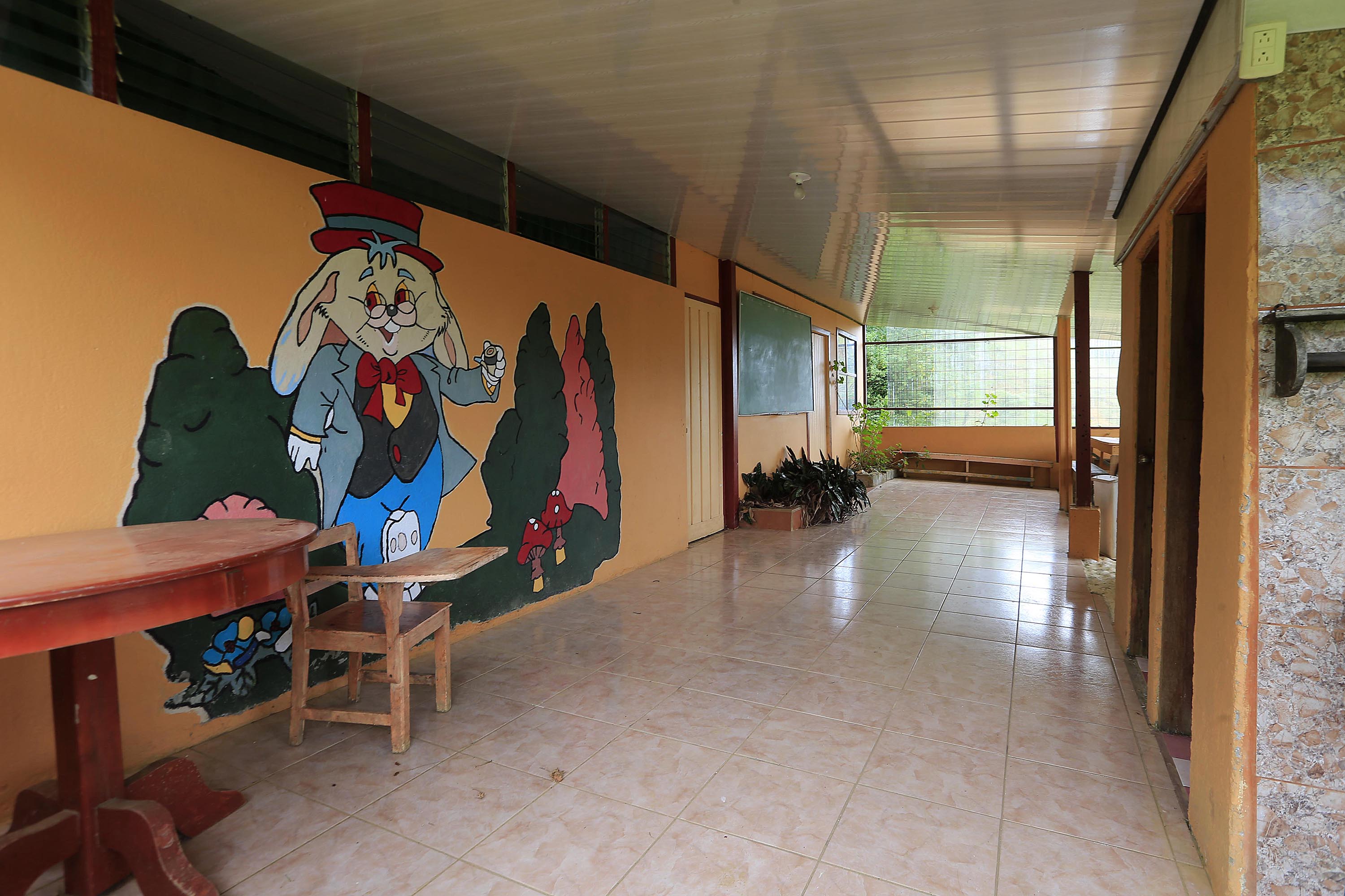 18/08/2020 Santa Clara de Tobosi del Guarco, Cartago. La Escuela unidocente Santa Clara dejó de funcionar hace dos años por falta de alumnos. En la comunidad siguen cuidando las instalaciones y antes de la pandemia la usaban para reuniones comunales y misas. Foto: Rafael Pacheco