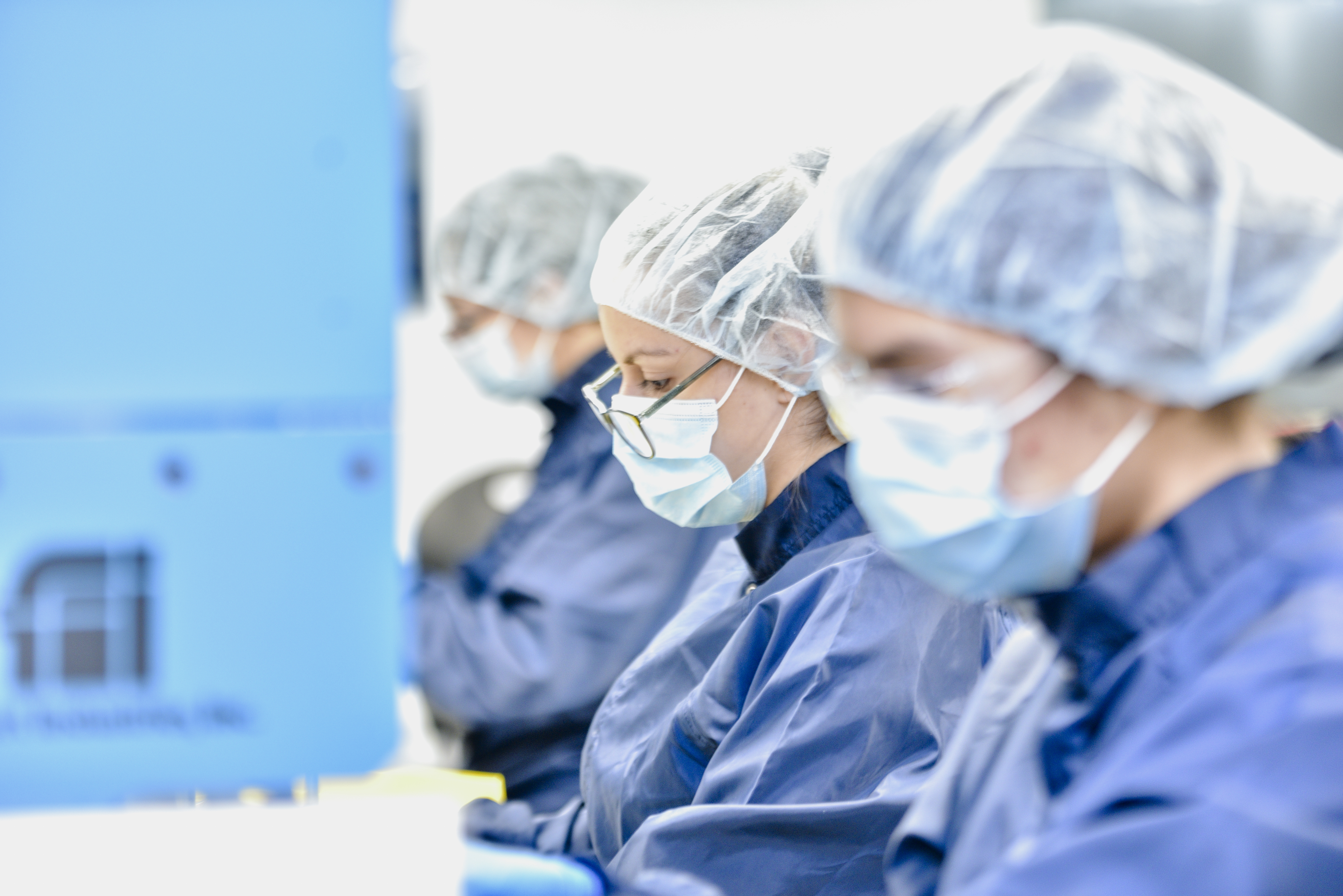 14/4/2021. ITEK, empresa costarricense ubicada en Zona Franca La Lima, representa uno de los componentes claves del ecosistema de dispositivos médicos que ha desarrollado el país: se dedica a los servicios de alojamiento operacional (shelter operations) de procesos y productos de terceros.
Entre los clientes de ITEK están los proveedores extranjeros de empresas establecidas en el país del sector de dispositivos médicos o manufactura avanzada y pequeños productores OEM (Original Equipment Manufacturer) de estos sectores. Fotografía: Cortesía de ITEK