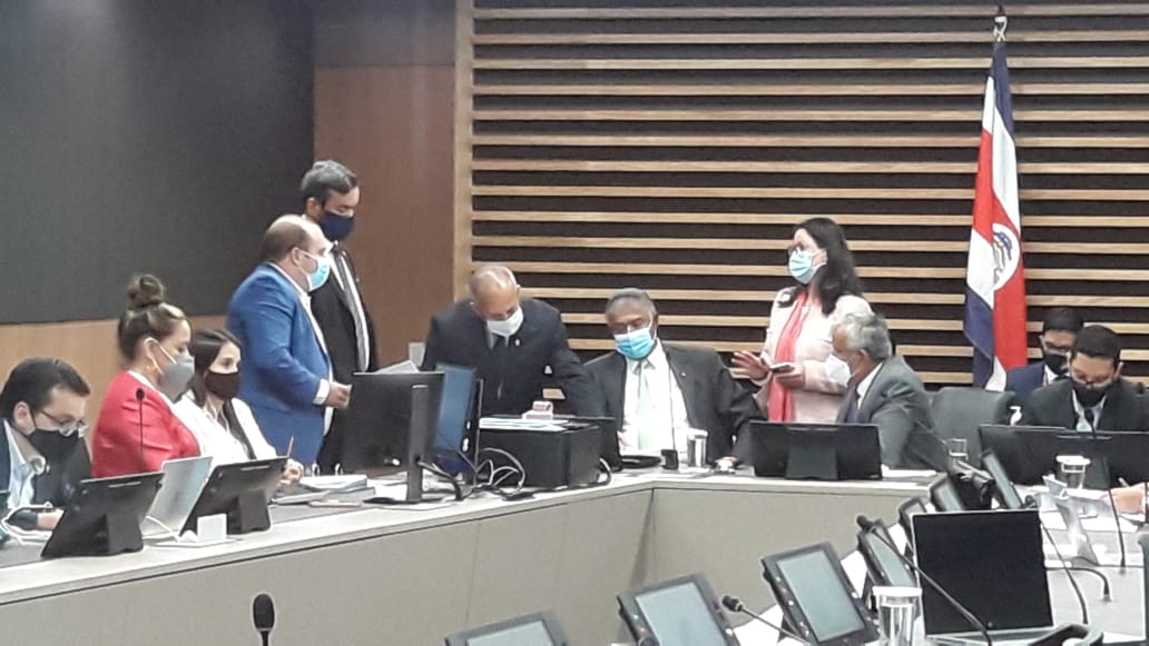 25/02/2021. Diputados de la comisión de Gobierno y Administración negocian cómo votar el tema de rectoría en empleo público. Foto: Josué Bravo.
