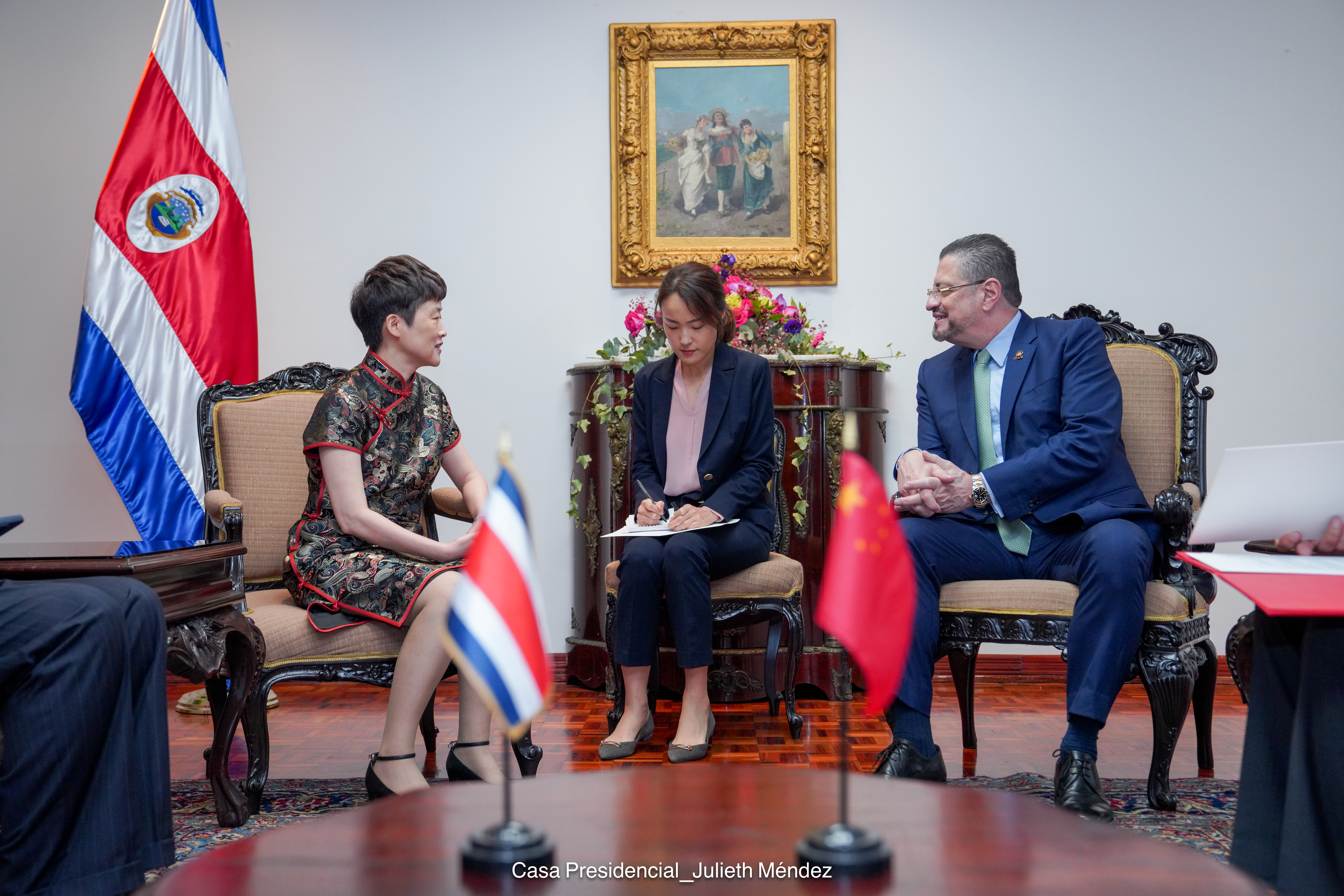 Wang Xiaoyao, embajadora de China en Costa Rica, negó que Huawei suponga un peligro para la seguridad del país, en caso de convertirse en proveedora de 5G. Foto: Casa Presidencial
