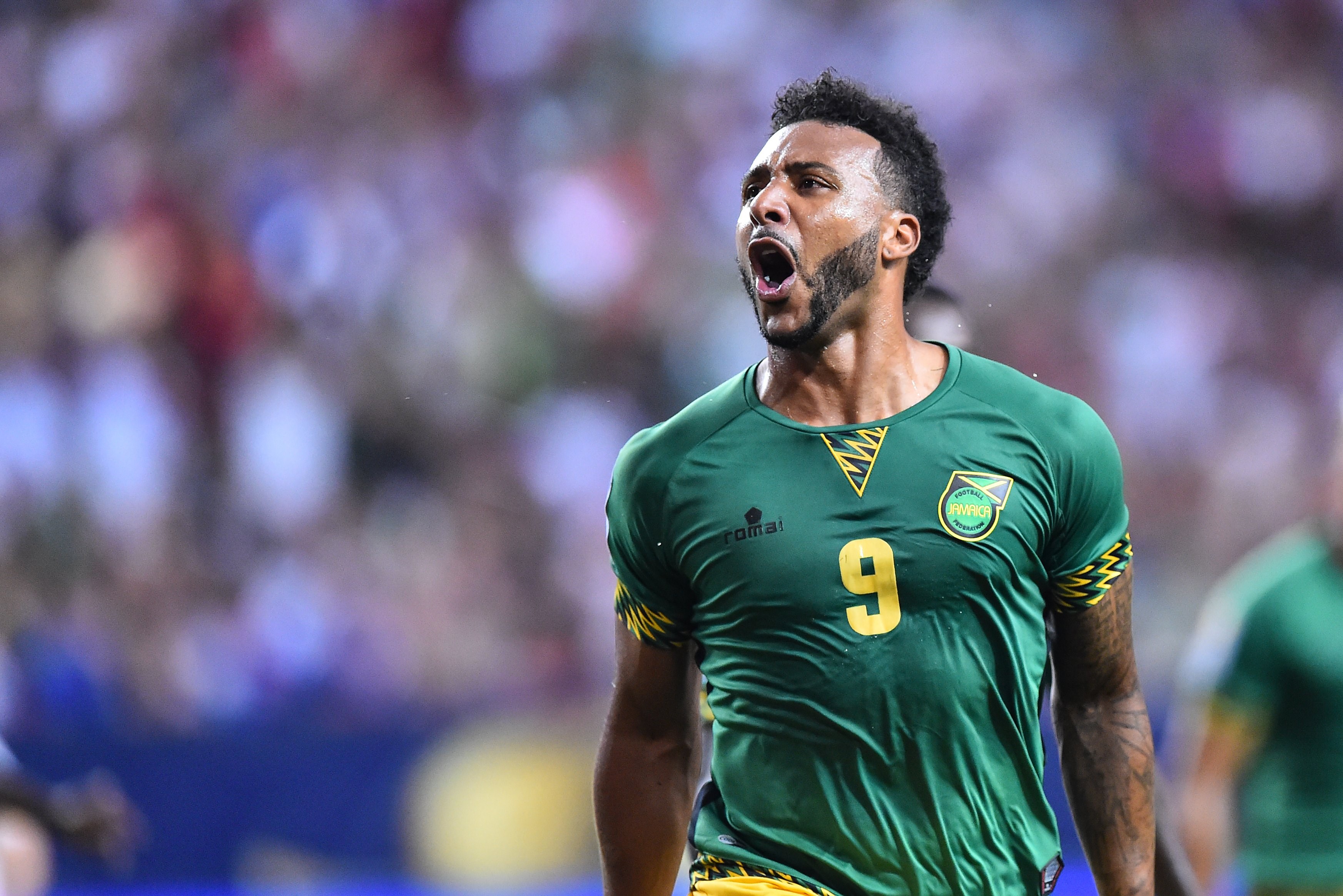 Giles Barnes de Jamaica anotó mediante tiro libre el segundo gol jamaiquino.