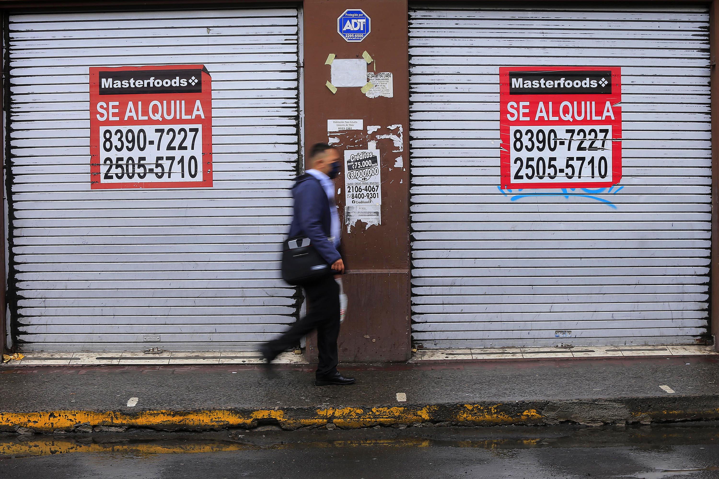 27/05/2020 San José. Varios locales comerciales presentan rotulo: Se Alquila, en quinta avenida, muy cerca del parque Morazán. Foto: Rafael Pacheco