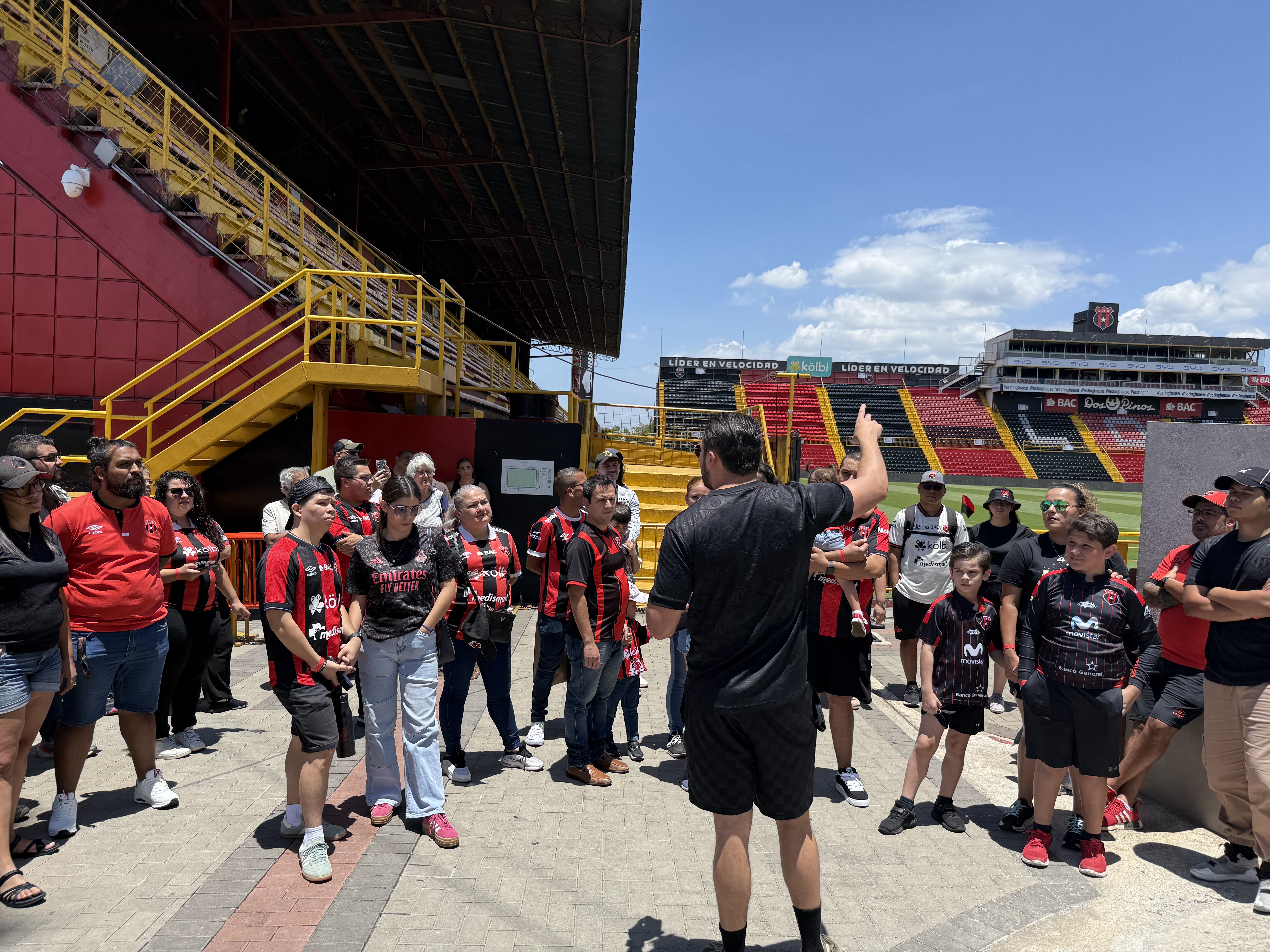 El sábado 26 de abril se efectuó el primer tour guiado por el Estadio Alejandro Morera Soto, como parte de un nuevo proyecto de Liga Deportiva Alajuelense.