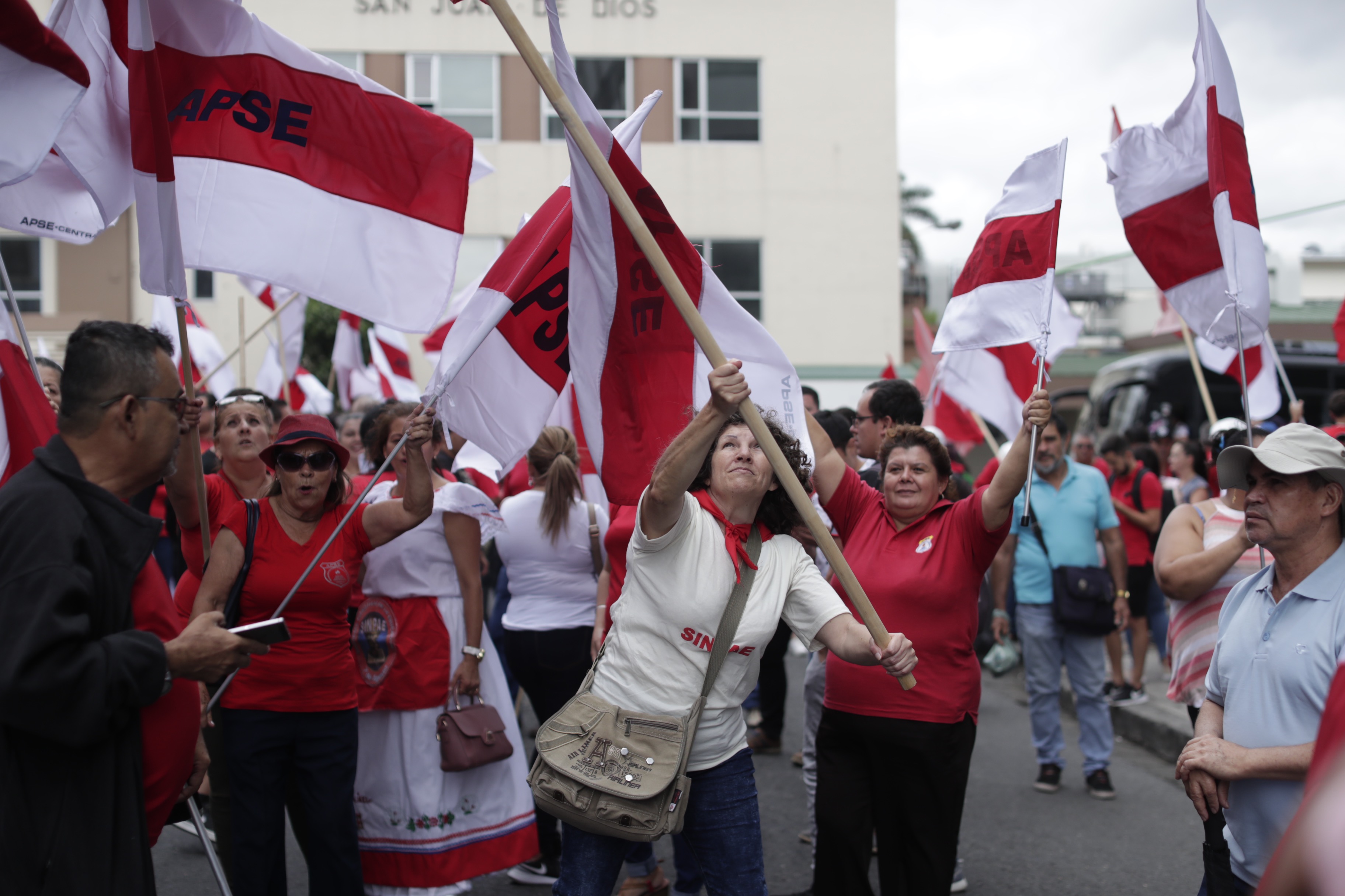 Manifestación sindicatos frente al MEP