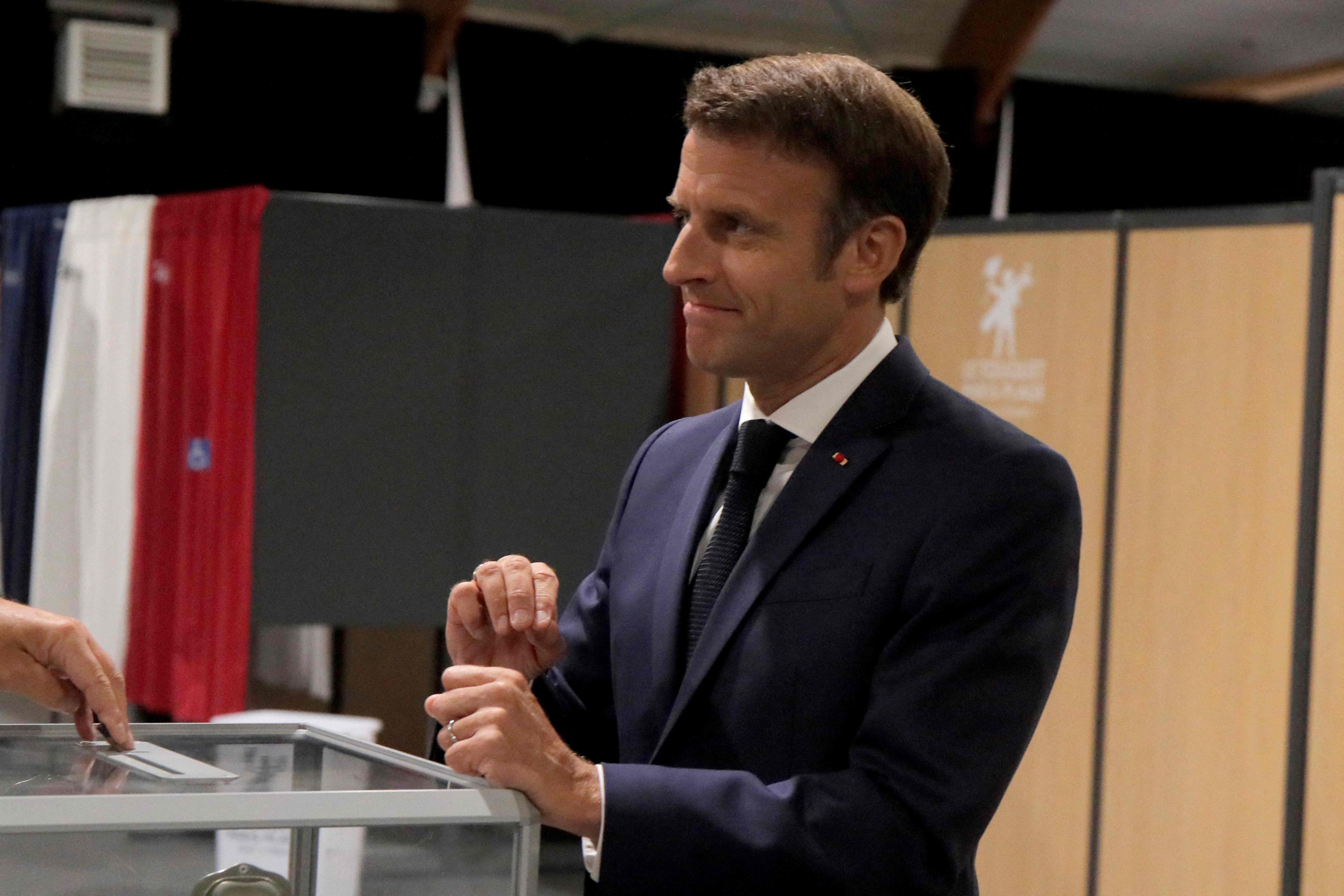France's President Emmanuel Macron cast his vote during the second stage of French parliamentary elections at a polling station in Le Touquet, northern France on June 19, 2022. (Photo by Michel Spingler / POOL / AFP)