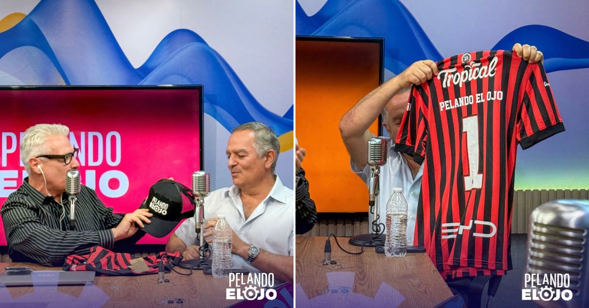 Joseph Joseph concedió una entrevista bastante diferente en 'Pelando el ojo'. Al final, el jerarca le entregó una camisa de Liga Deportiva Alajuelense a todo el elenco del programa. Y Norval Calvo le regaló una gorra del popular espacio.