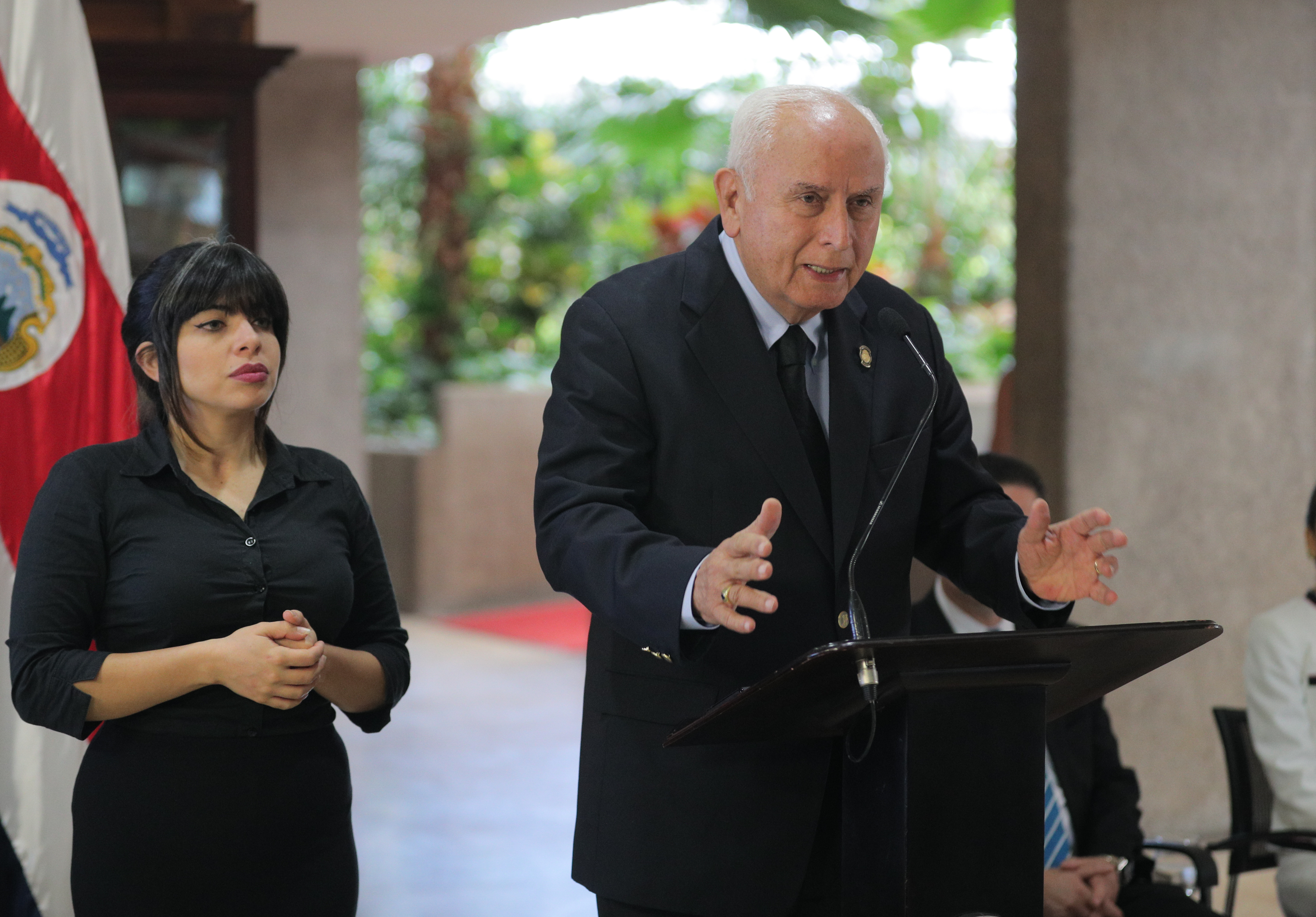 27/6/2018. Zapote, Casa Presidencial. Conferencia de prensa, MOPT y BCR acuerdan plan para ampliar via entre La Sabana y San Ramon. En la conferencia estuvo presente el presidente de la Republica, Carlos Alvarado; Rodolfo Méndez Mata (en la foto) ministro del MOPT; Douglas Soto, gerente general del Banco de Costa Rica; Hadda Muñoz, ingeniera del BCR y diputados de Alajuela. Foto Jeffrey Zamora
