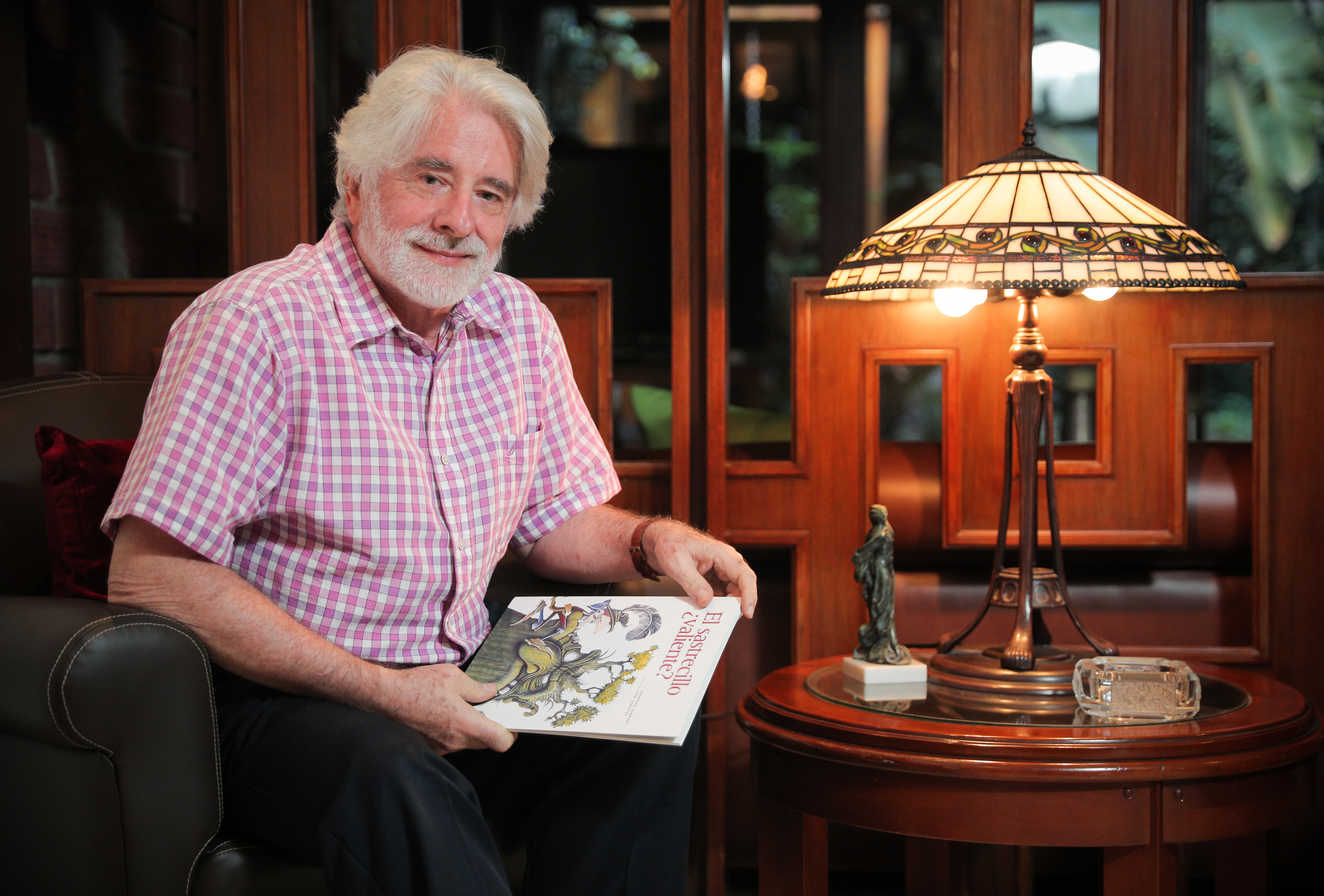 17/8/2018. Zapote. Retrato de Leonardo Garnier, por razon de la publicacion en Costa Rica de su libro infantil, El Sastrecillo ¿Valiente?. Foto Jeffrey Zamora