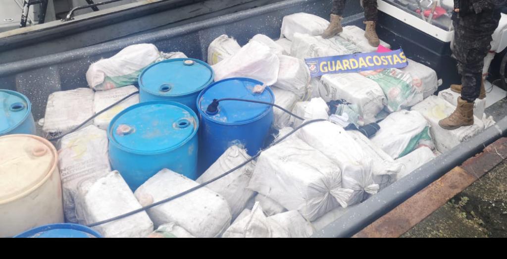 Cocaína decomisada en Limón. Fotos cortesía.