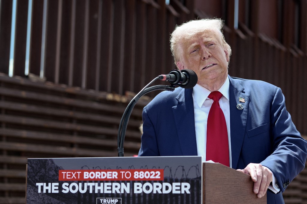 Donald Trump obtuvo una ligera ventaja en la campaña electoral cuando sostuvo un debate ante Joe Biden y el mandatario no la pasó bien. Hoy los Kamala Harris es la lidera las encuestas. Foto: Olivier TOURON / AFP