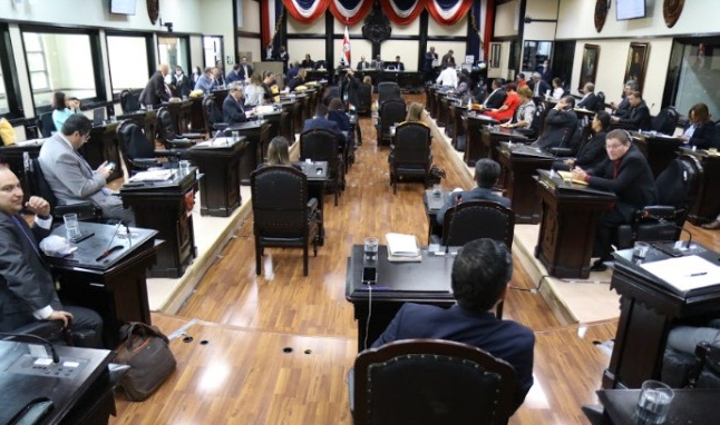 Imagen de los diputados en su retorno al plenario legislativo este 11 de mayo.