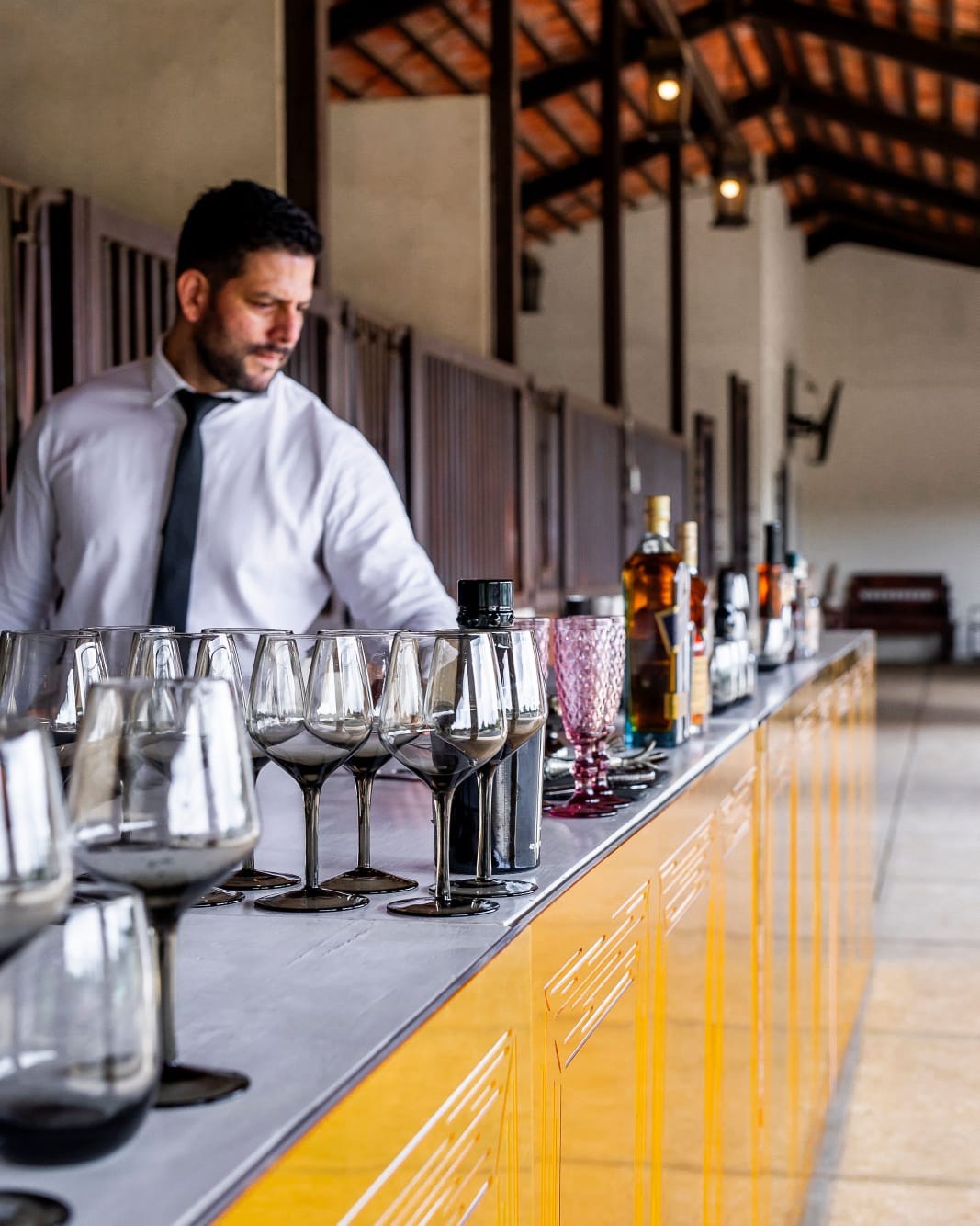 Un bartender diferente: la historia detrás de las barras que hacen tus fiestas inolvidables