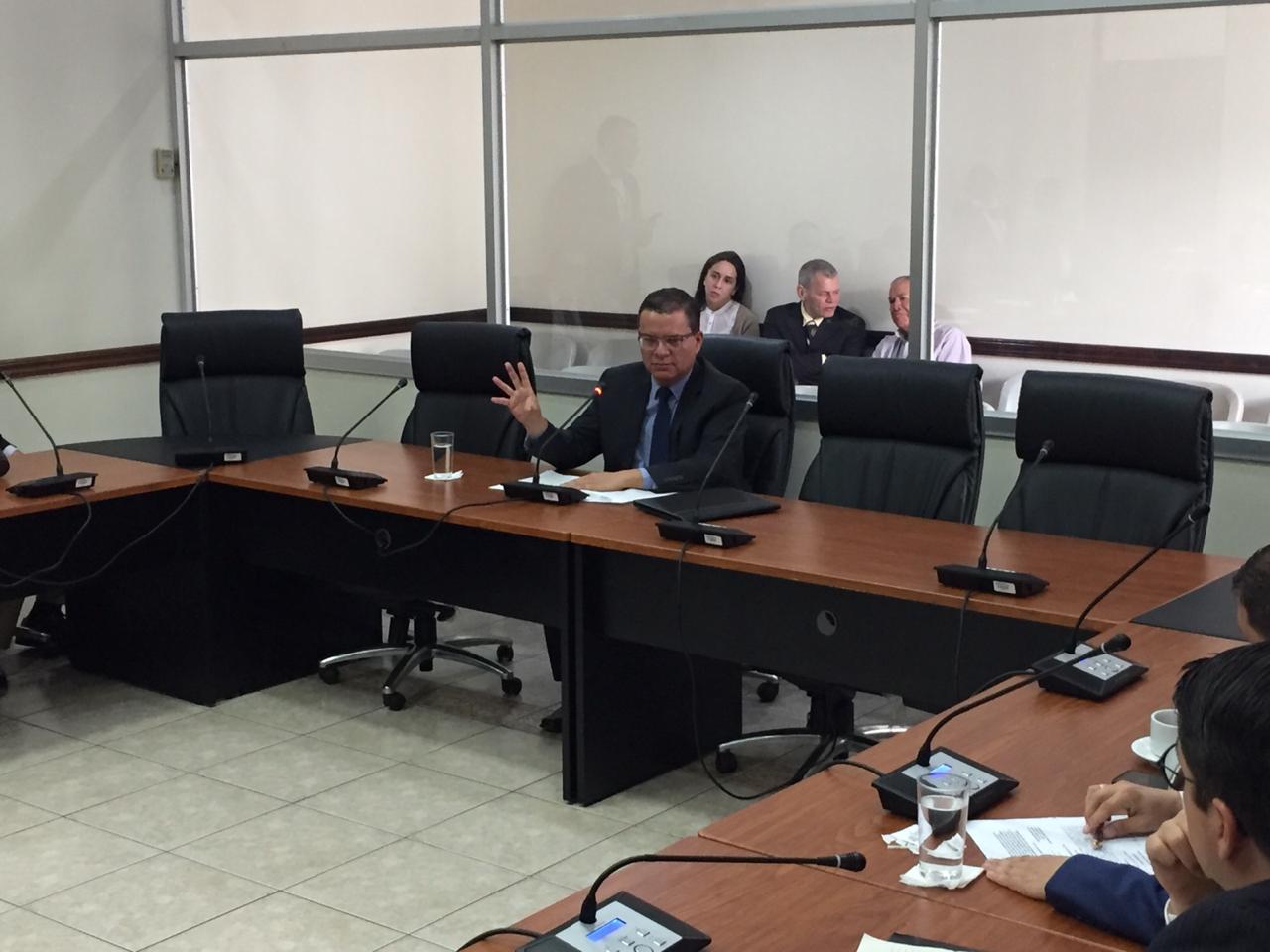 El exdirector del BCR Francisco Molina señaló al expresidente de la República Luis Guillermo Solís por apropiarse del tema del crédito para el cemento chino, cuando no era usual que el Gobierno hablara de préstamos bancarios. Foto: A. Sequeira.