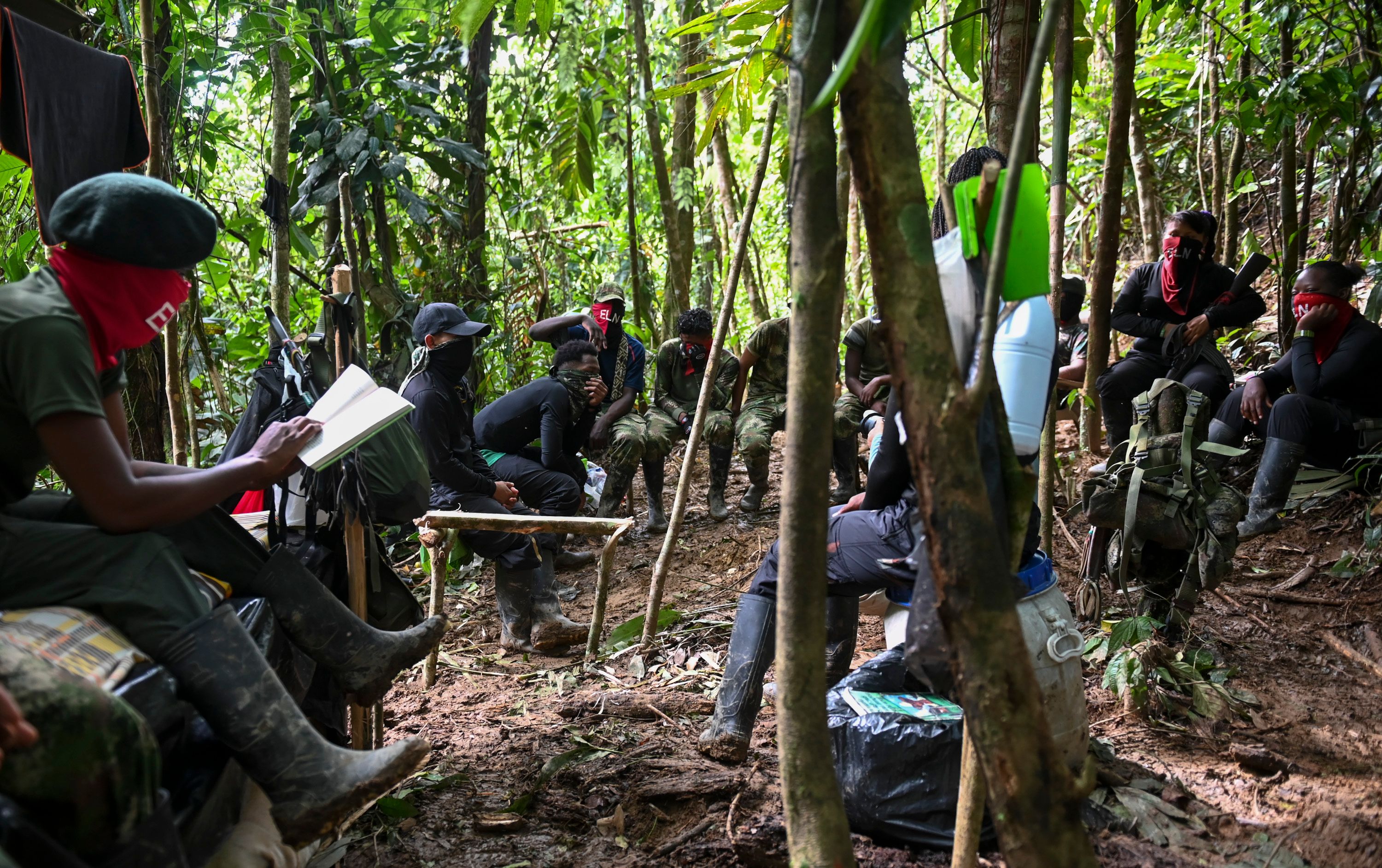 Members of the Ernesto Che Guevara front, belonging to the National Liberation Army (ELN) guerrillas, study at an improvised camp in the Choco jungle, Colombia, on May 24, 2019. - The ELN or National Liberation Army is Colombia's last rebel army and one of the oldest guerrillas in Latin America. (Photo by Raul ARBOLEDA / AFP)