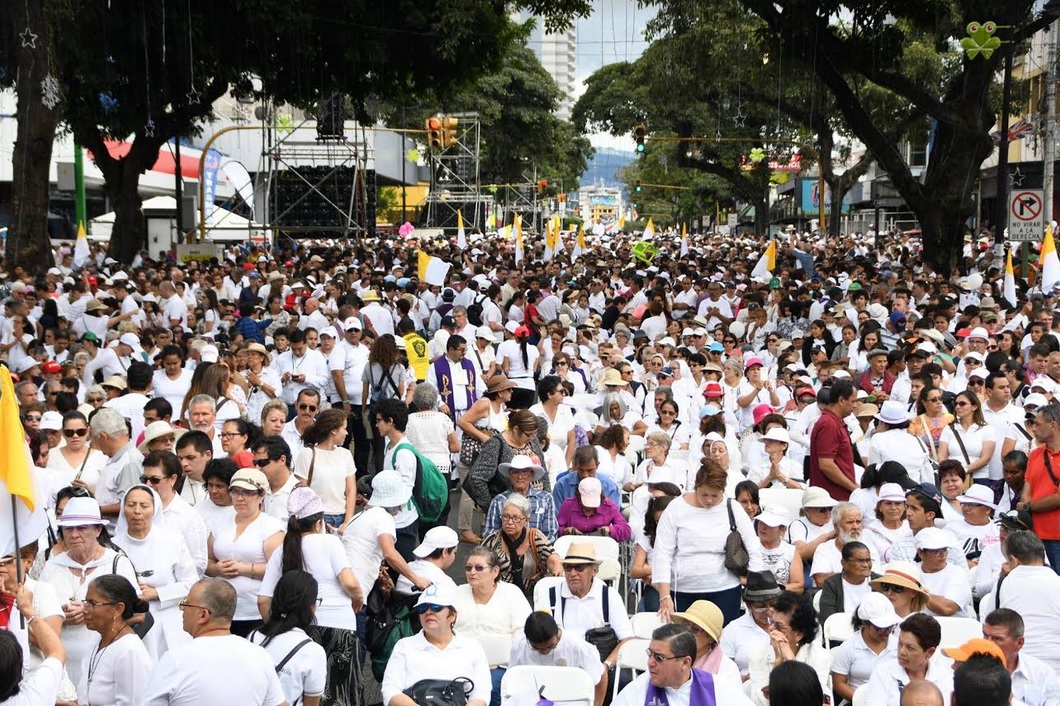 La Caminata por la Vida y la Familia comenzó a las 10 a. m.