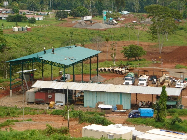 Alajuela en La Nacin, nota Mina Crucitas:
Fotos del puente sobre el rio Chamorro y camino Chamorro Crucitas , pobras ejecutadas con recursos de la compaa minera y aporte municipal.
Fotos del proyecto crucitas en construccion.
Foto de la remodelacin de la Escuela de Llano verde Pocosol que financia la compaa minera Industria Infinito
