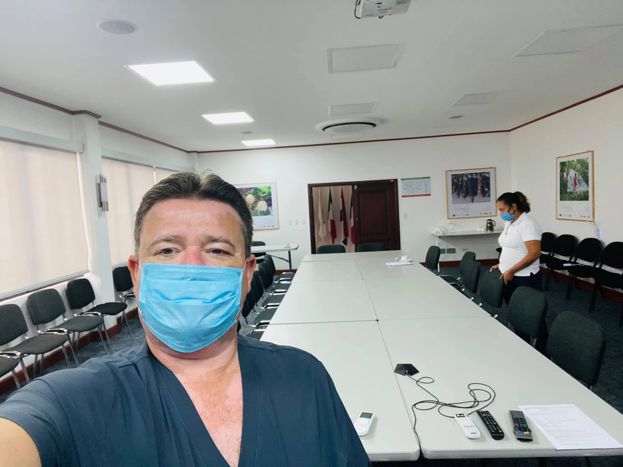 Jorge Miranda, neumólogo nicaragüense, trabaja en el Hospital Monte España, en Managua, Nicaragua.