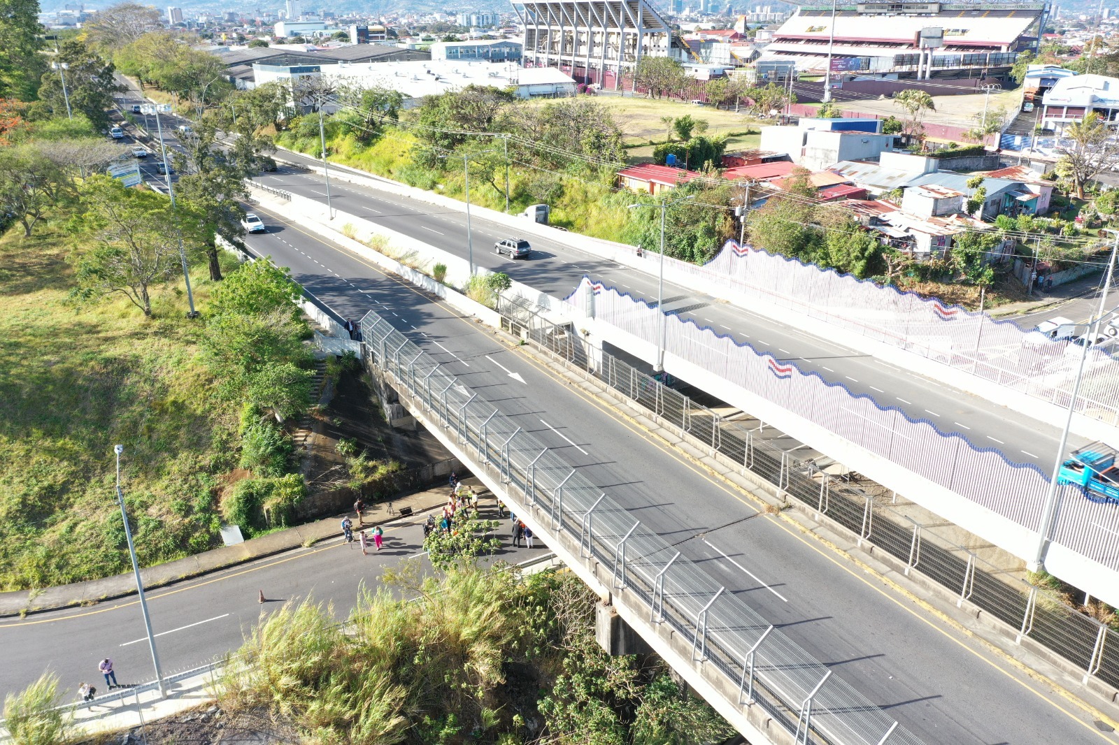 Todo el tránsito de ambos sentidos se trasladará por el nuevo puente ubicado al oeste de la vieja estructura durante los próximos 12 meses. Foto: MOPT.