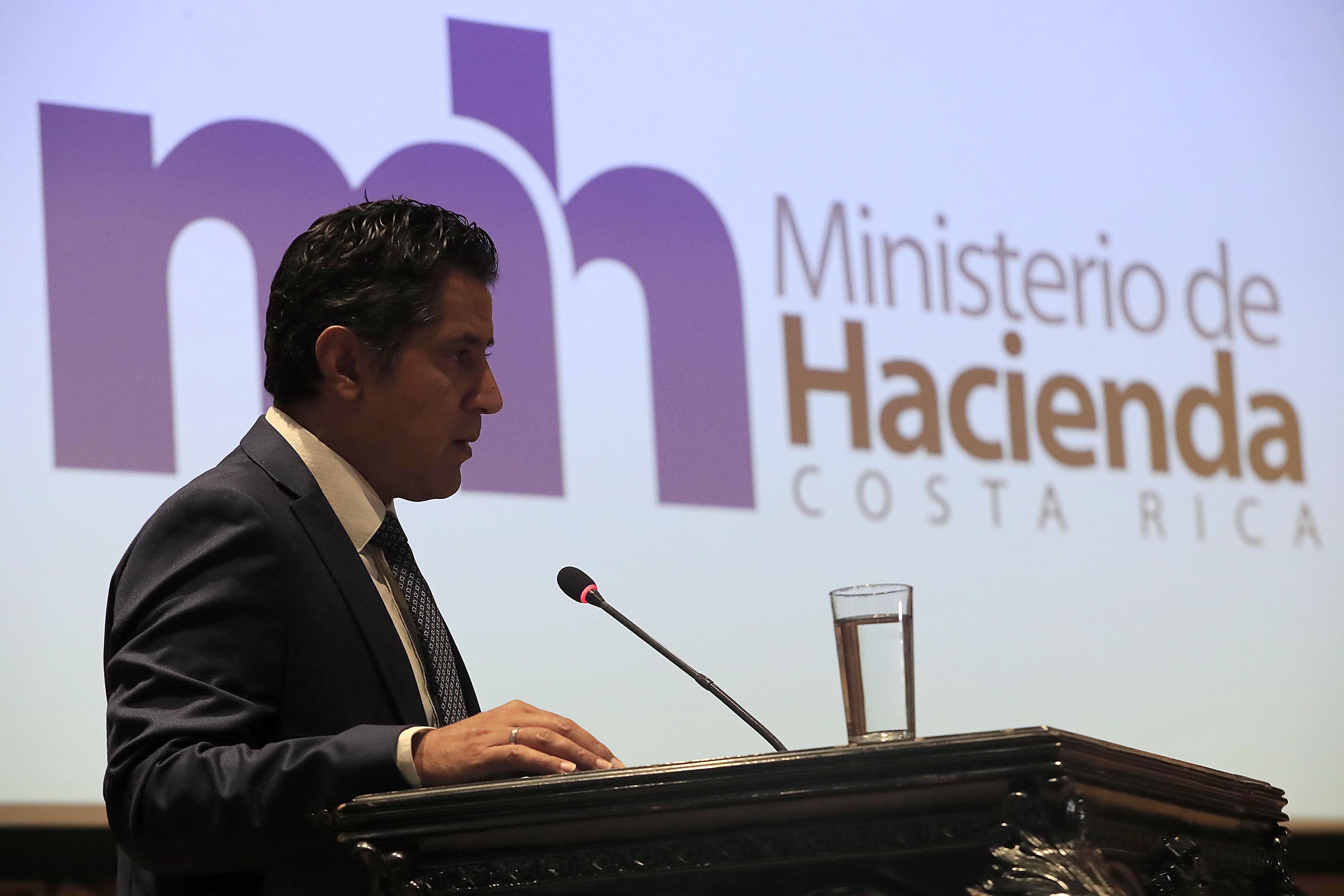 01/09/2023 Asamblea Legislativa. El ministro de Hacienda, Nogui Acosta, presentó el Proyecto de Ley Presupuesto Nacional 2024 al presidente de la Asamblea Legislativa, Rodrigo Arias, y a la presidenta de la Comisión de Hacendarios, Paulina Ramírez.