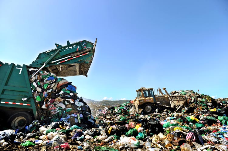 Al relleno de La Carpio llegan 1.000 toneladas diarias de desechos: 400 del cantón central de San José y 600 de otras comunidades en la GAM.
