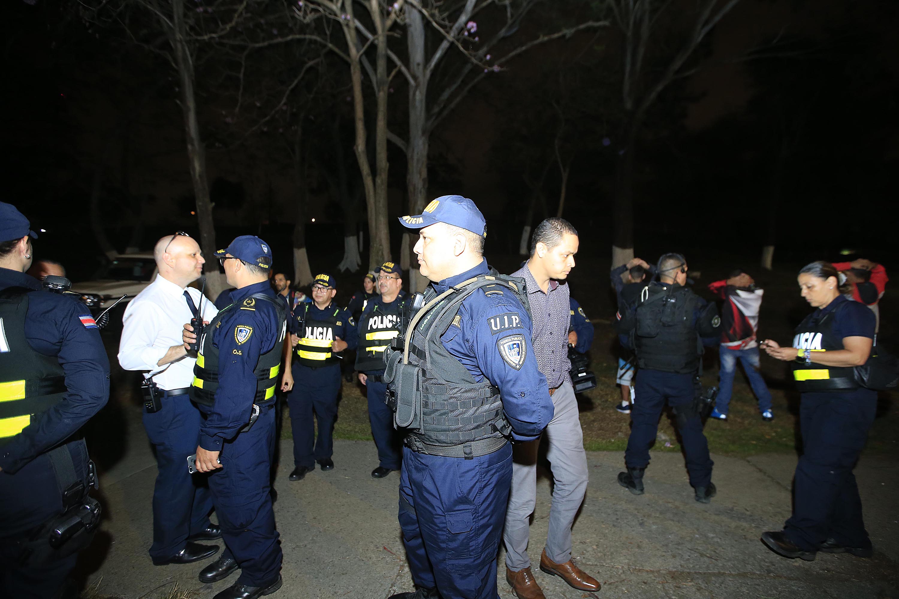 11/05/2018 Sagrada Familia. El nuevo Ministro de Seguridad Pública, Michael Soto (camisa blanca, de manga larga), sacó a toda su gente, de la Fuerza Pública, a la calle para hacer operativos que se prolongaron hasta la medianoche. Foto: Rafael Pacheco