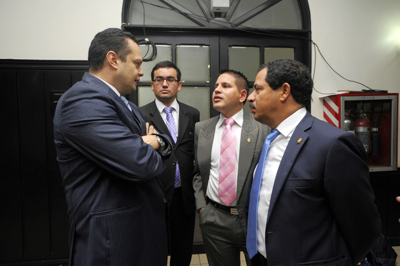 05-06-2014, Sesion del plenario de izquierda Gonzalo Ramírez, Jonathan Prendas asesor de Gonzalo, Fabricio Alvarado y Mario Redondo, Asamblea legislativa, foto rafael murillo