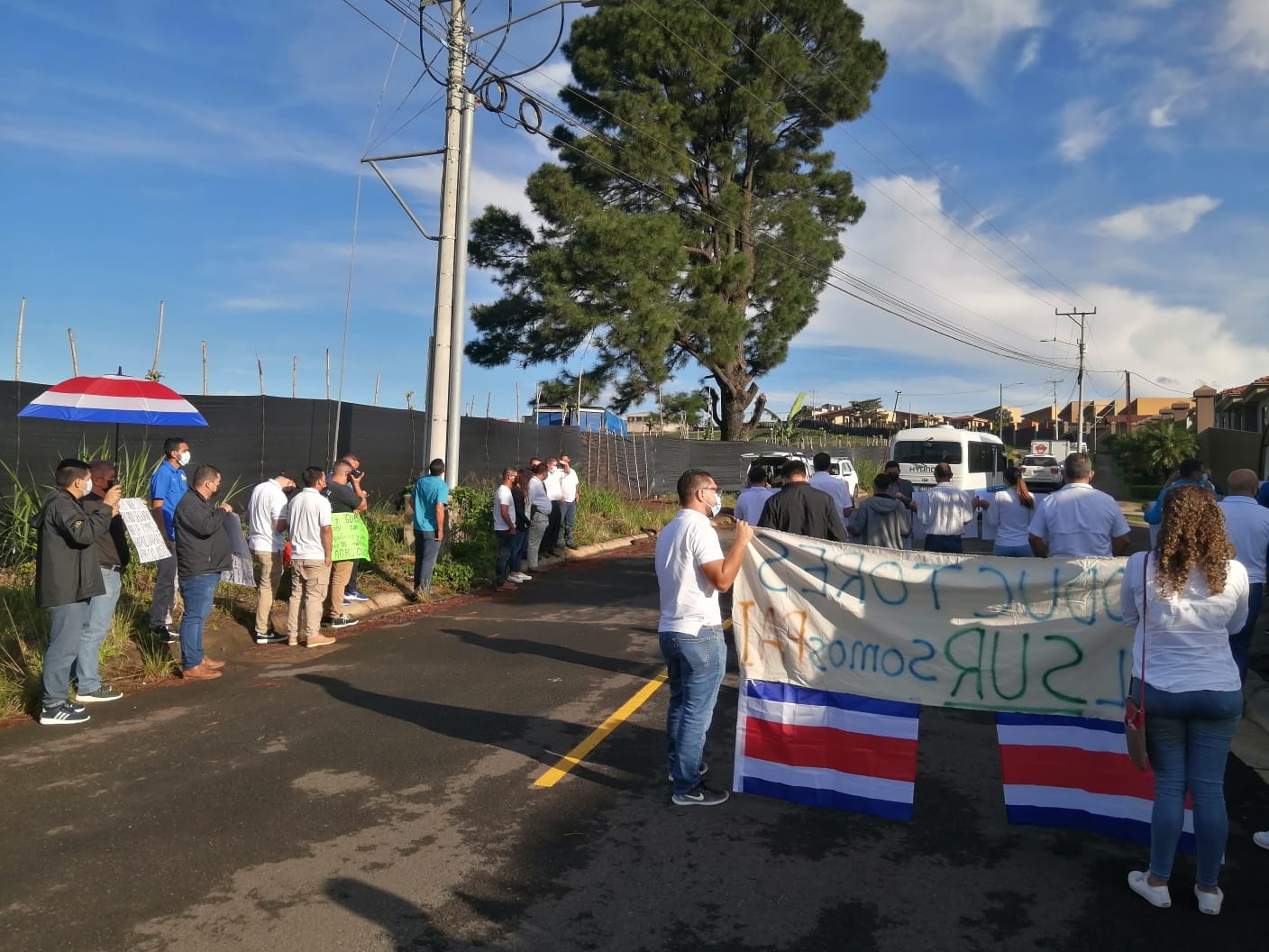 Fotos compartidas por la oficina de prensa del CNP en su despliegue informativo sobre la protesta en la casa del diputado Wagner Jiménez. Foto CNP.