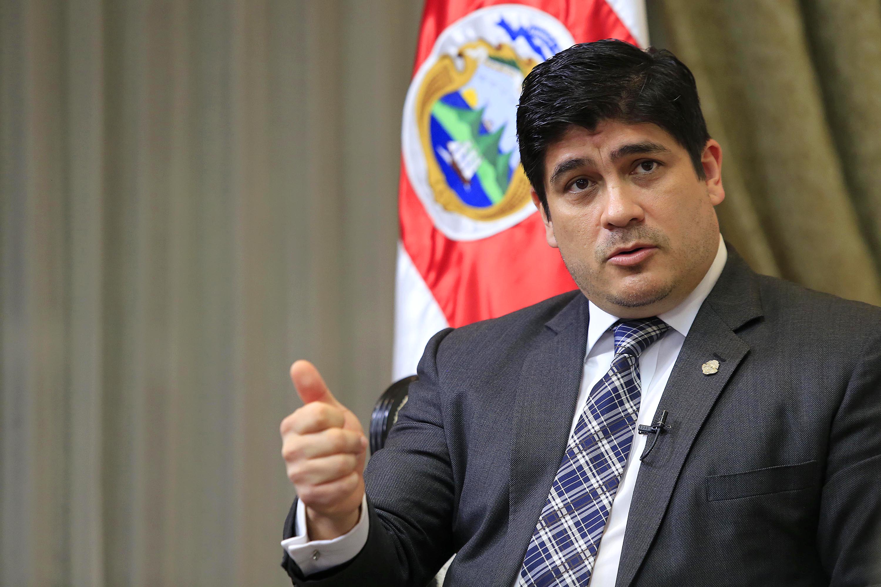 02/12/2020 Casa Presidencial, Zapote. El presidente de la Rep�blica, Carlos Alvarado, entrevistado por el director de La Naci�n, Armando Gonz�lez. Foto: Rafael Pacheco